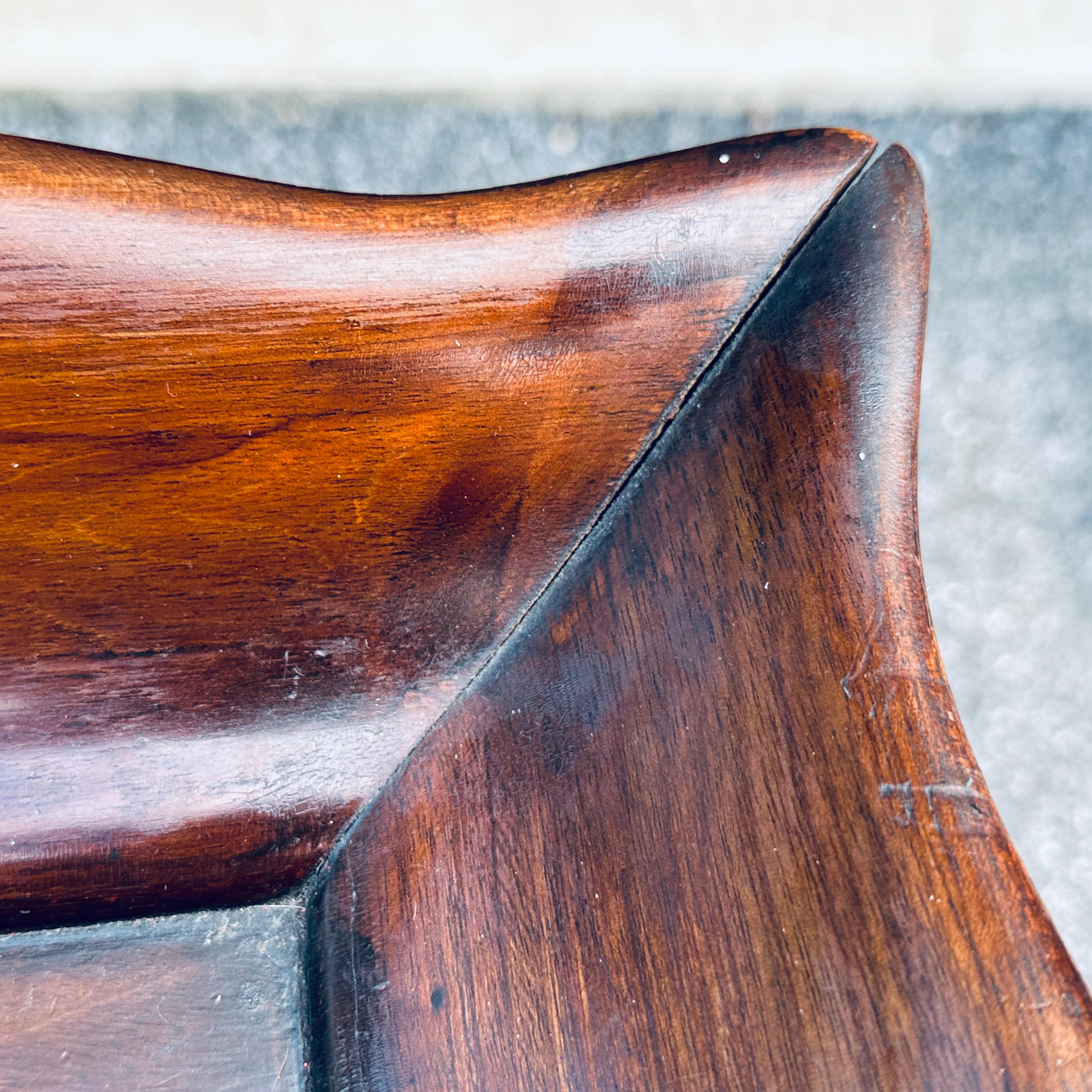 Noyer Table à plateau fixe ancienne en noyer massif avec pied en patte d'oie en vente
