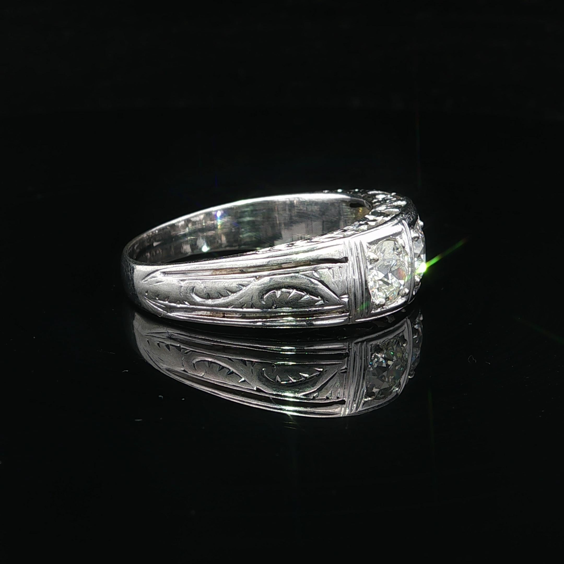 Antike solide Weißgold 1,73ct Old European Cut Gravur Arbeit 3 Stein Band Ring im Angebot 6