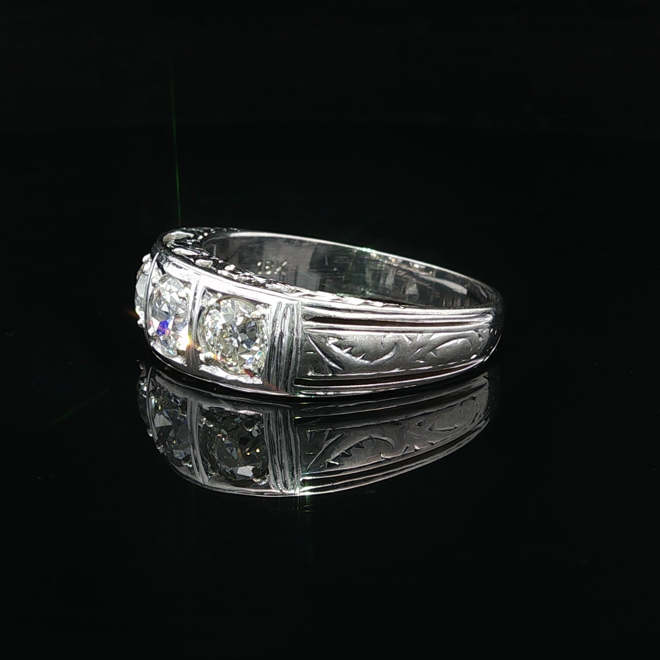 Antike solide Weißgold 1,73ct Old European Cut Gravur Arbeit 3 Stein Band Ring im Angebot 4