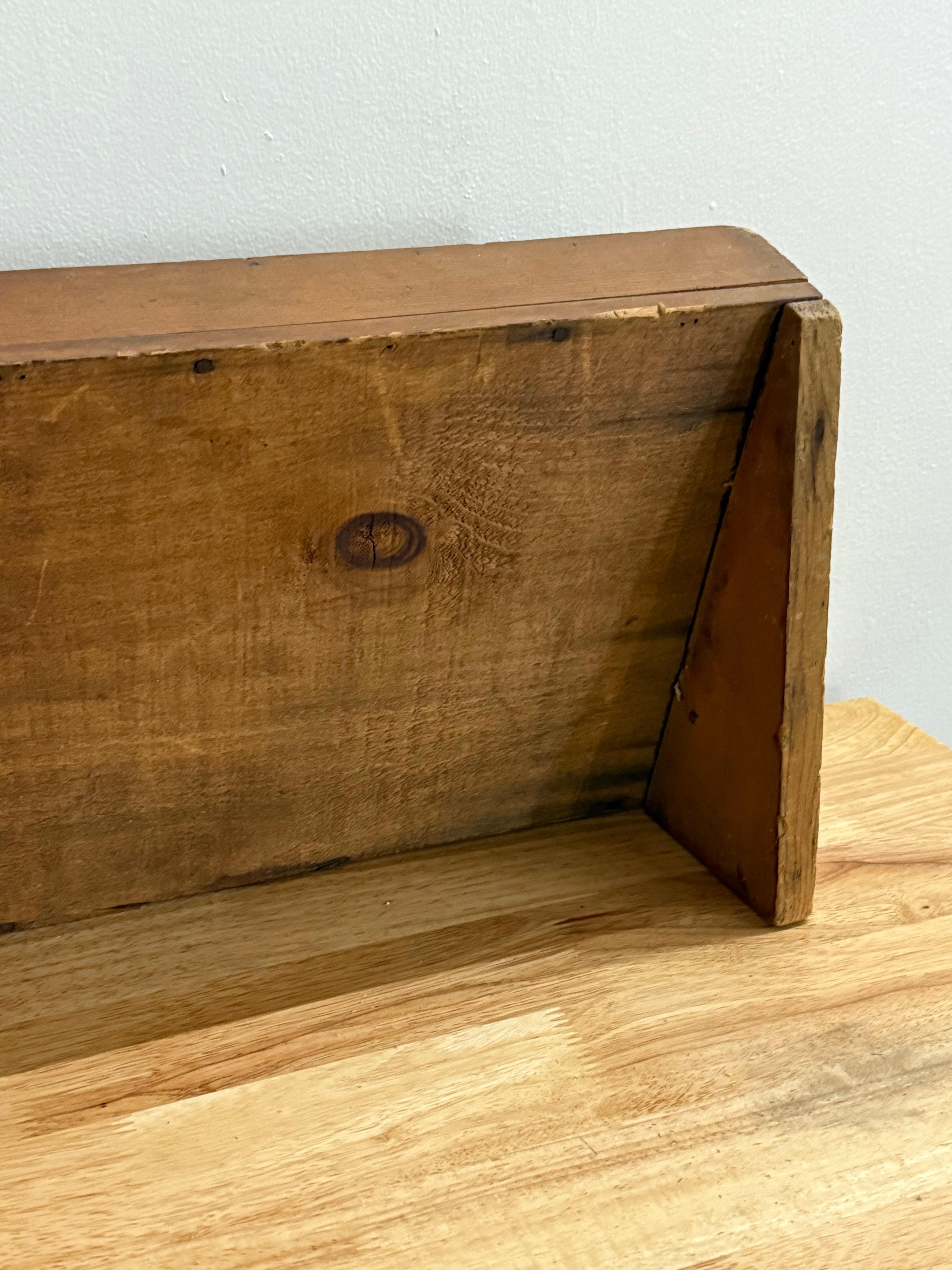 Antico scaffale da esposizione in legno massiccio Vintage Curio con supporto in vendita 6