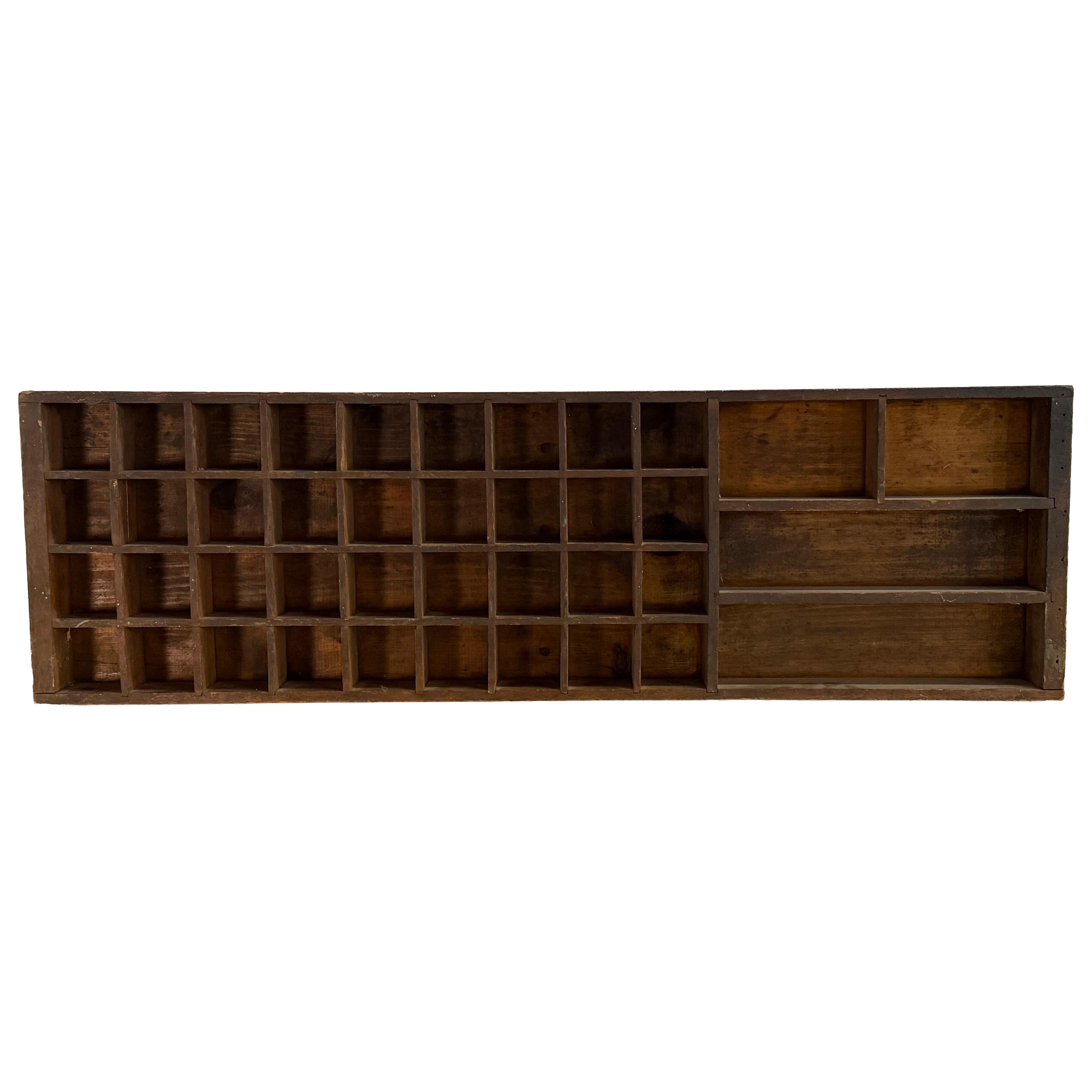 Antico scaffale da esposizione in legno massiccio Vintage Curio con supporto in vendita