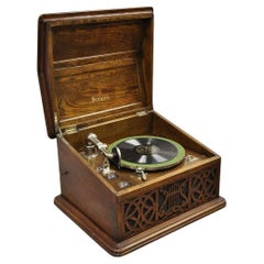 Player Phonographe de table d'antiquités victorien Sonora en chêne à quartiers arrondis