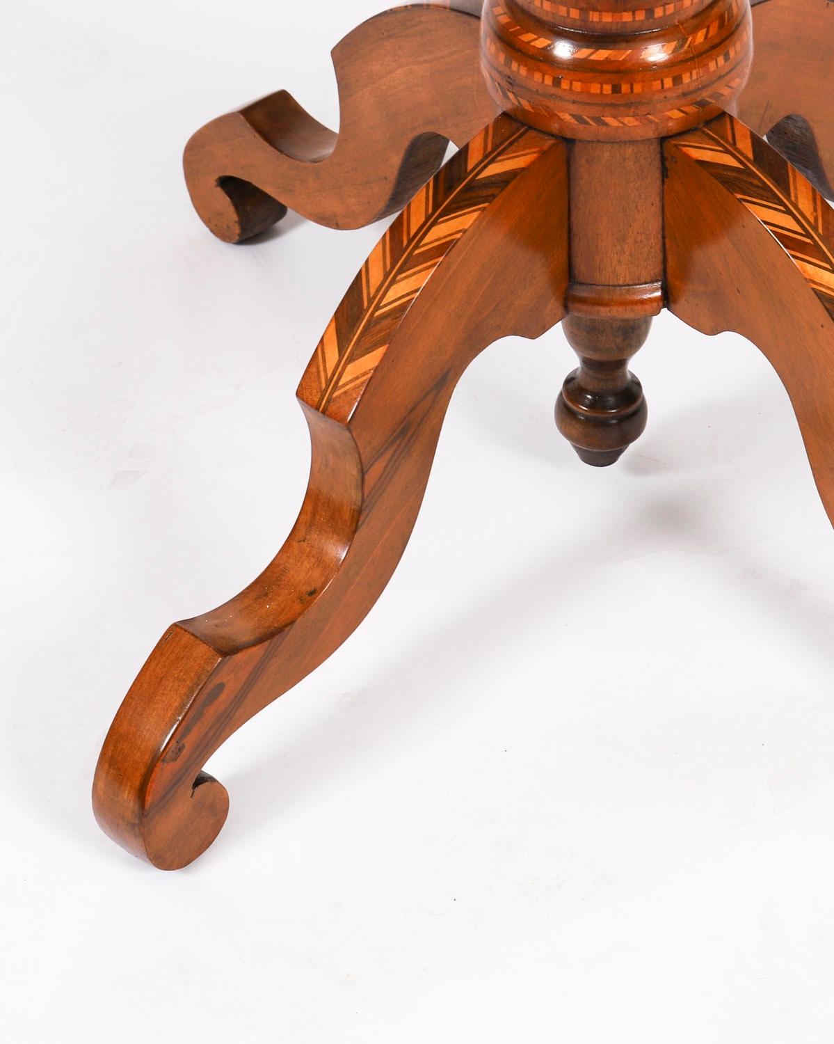 Ancienne table d'appoint en marqueterie et parqueterie italienne de Sorrento 19ème siècle en vente 5