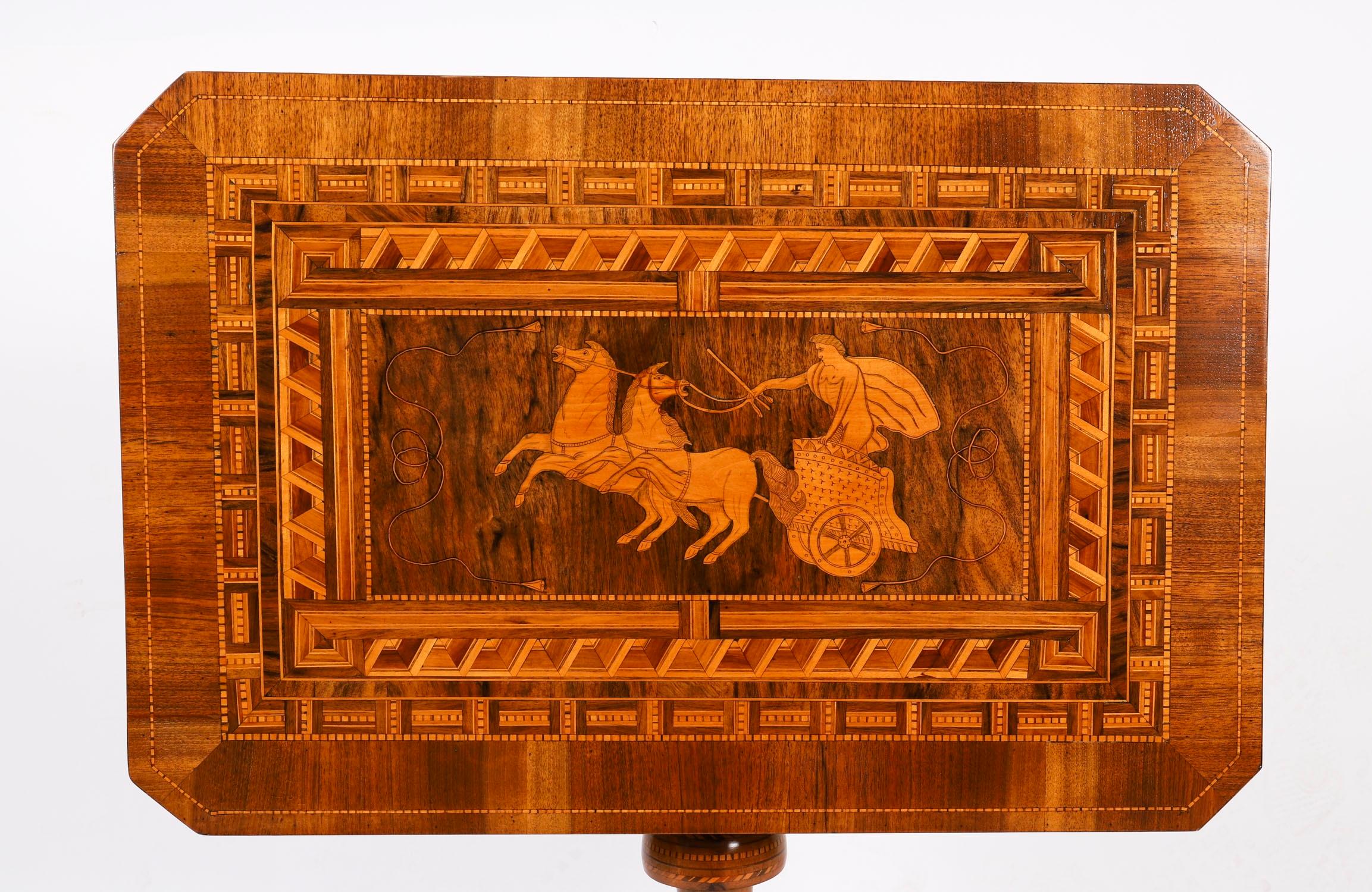 Ancienne table d'appoint en marqueterie et parqueterie italienne de Sorrento 19ème siècle en vente 7