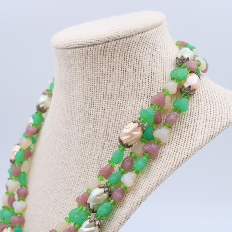 Antique Sotuar Green Pink Beads 1930's In Good Condition In Austin, TX