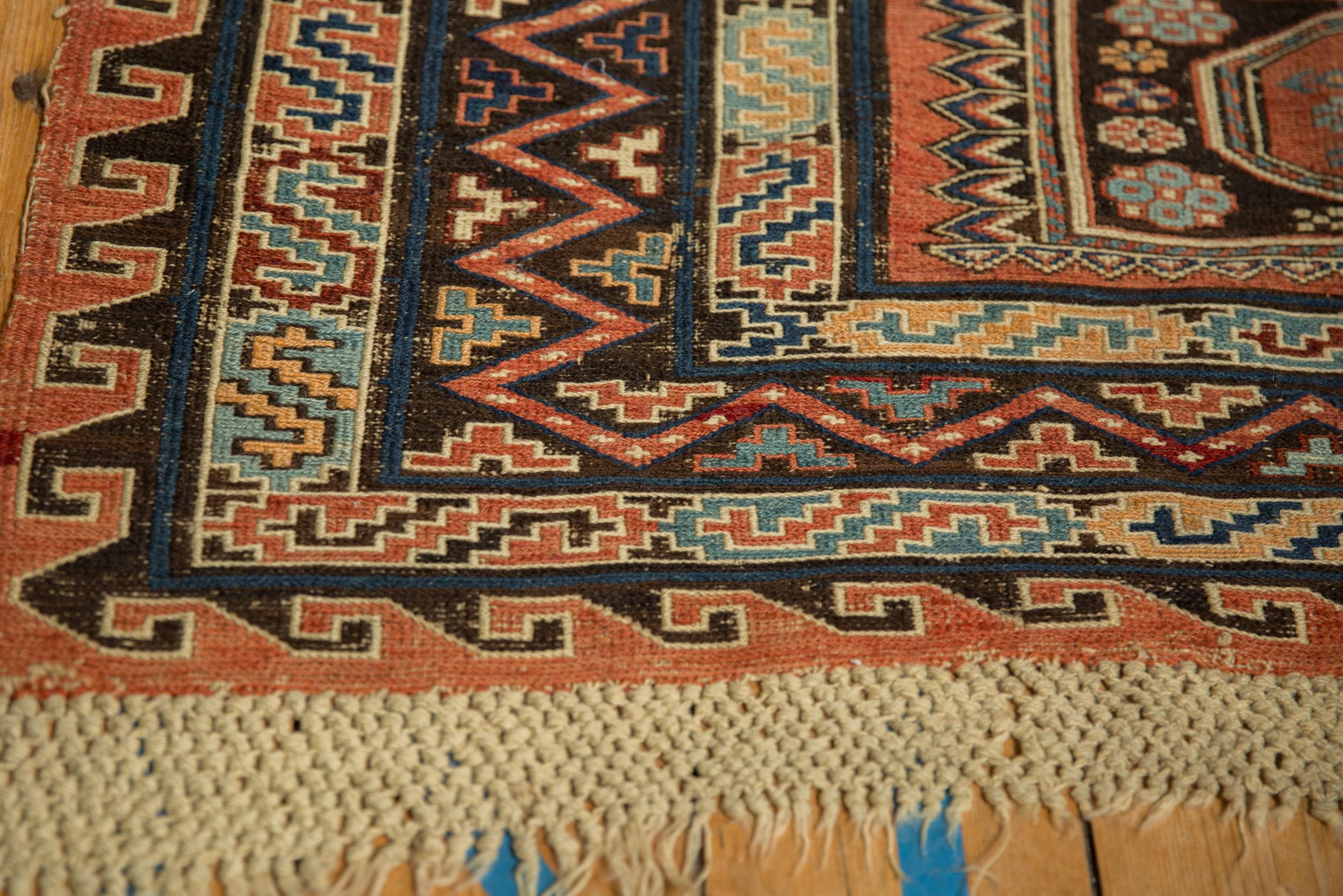 Caucasico Tappeto antico di design Soumac in vendita