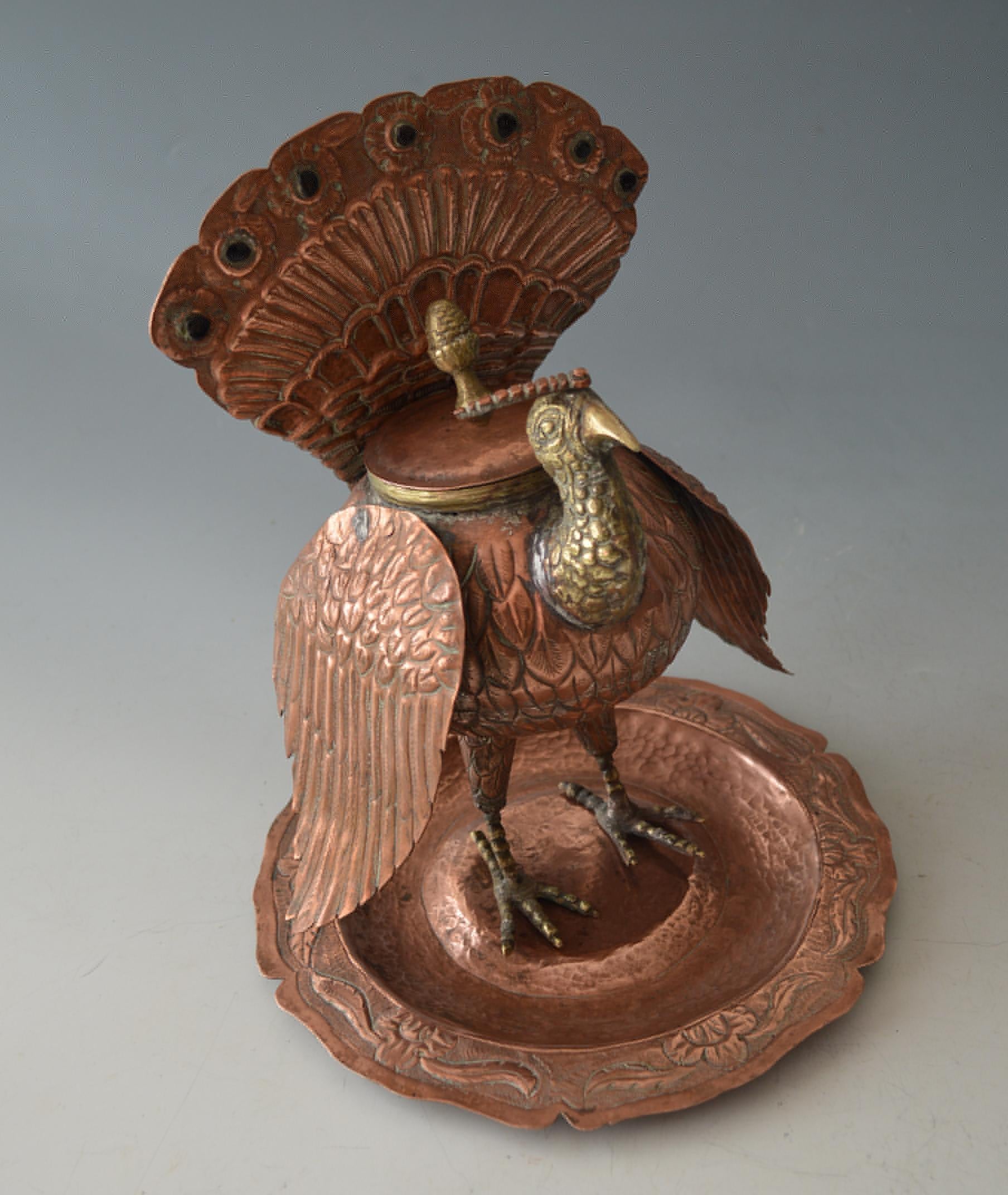 Antique South American Colonial Copper Brass Turkey Censer Latin American
Peru or Bolivia
19th century
H 26 cm 24 m 10 1/2 x 9 1/2 inches approx.
Condition: Good ( one of the nuts that hold it to base missing could be easily replaced ).