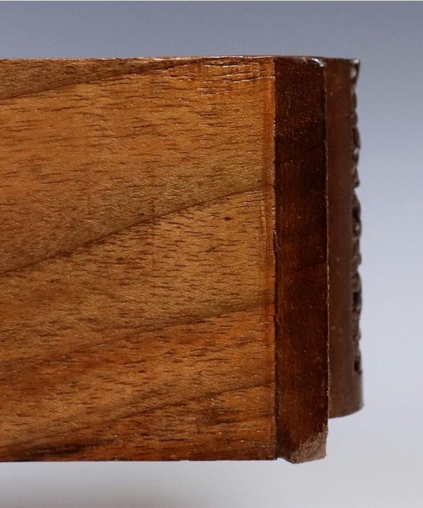 Große antike geschnitzte südasiatische Kolonial-Schmuckkästchen-Schmuckkästchen aus geschnitztem Camphor-Holz im Angebot 2