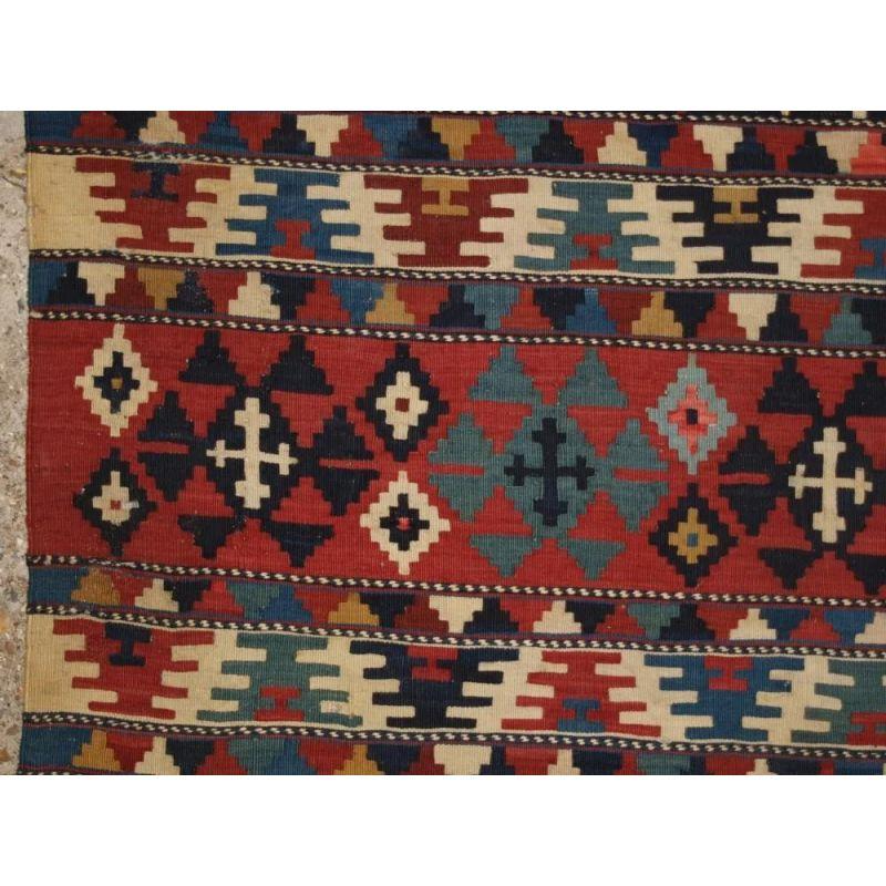 Caucasien Shirvan Kilim caucasien ancien, design à bandes et tissage fin, circa 1880 en vente