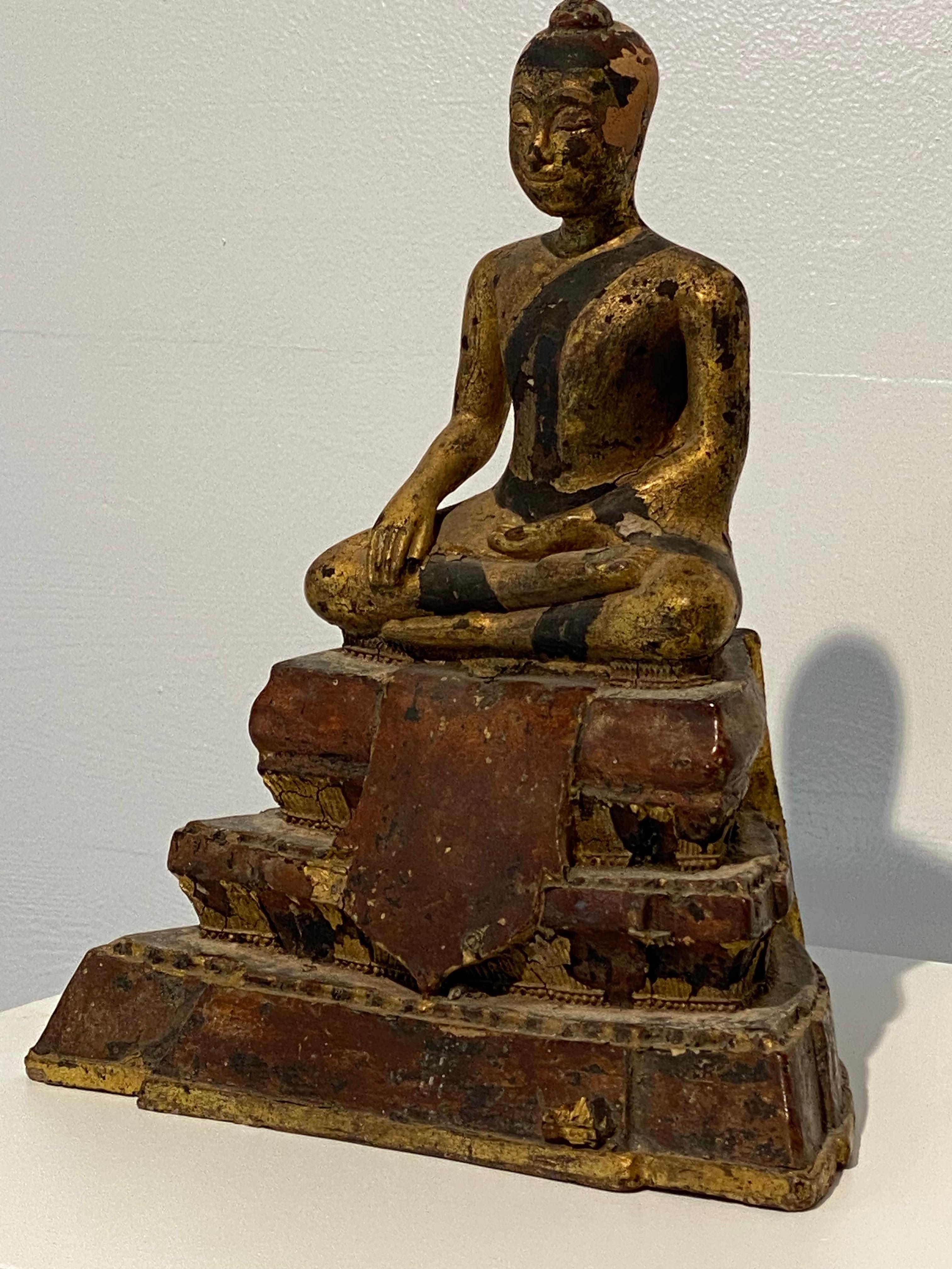 Antique South East Asian Sculpture Of Buddha In Good Condition For Sale In Schellebelle, BE