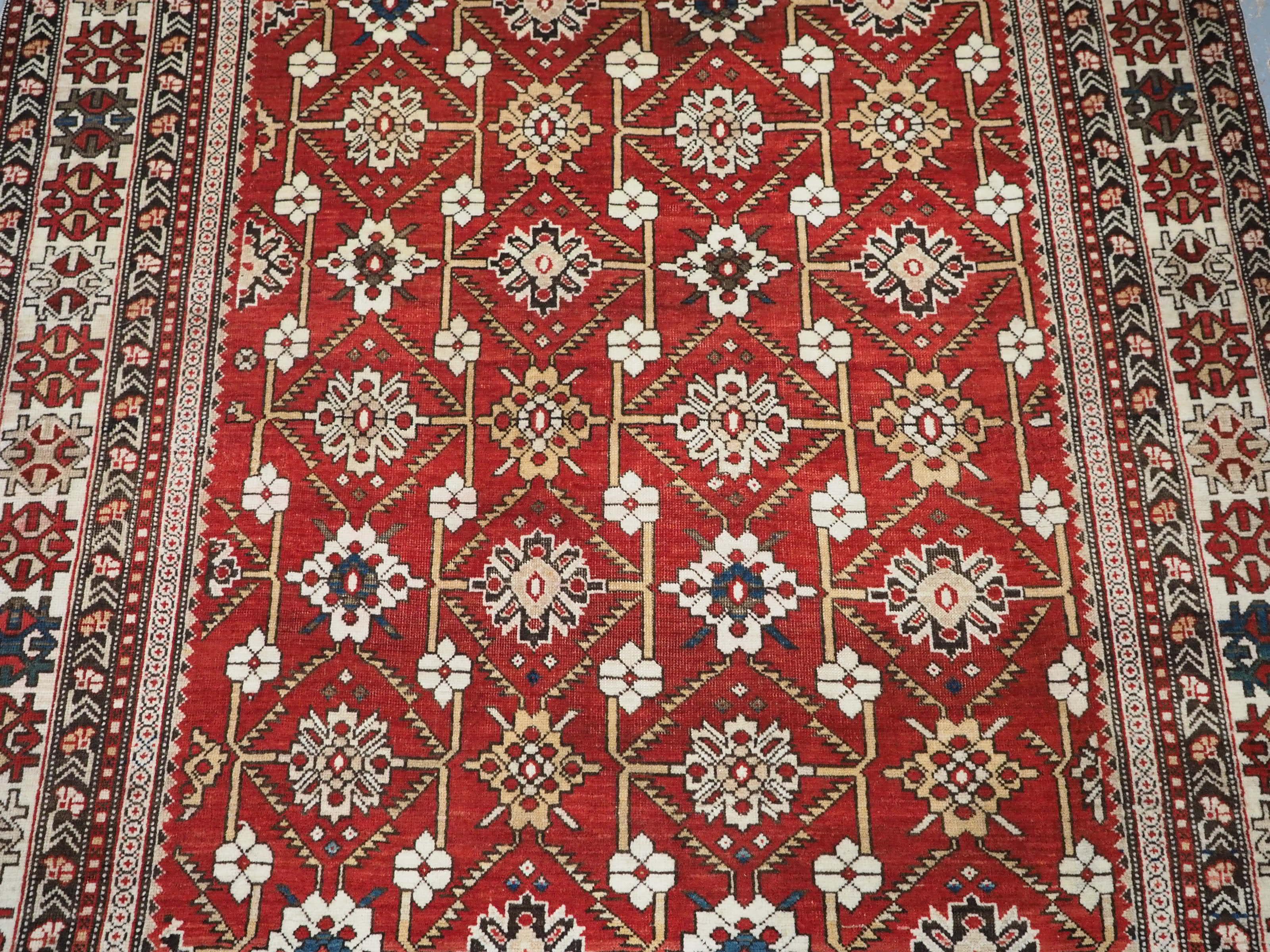 Antique South East Caucasian Shirvan rug with bold floral lattice design. In Good Condition For Sale In Moreton-In-Marsh, GB