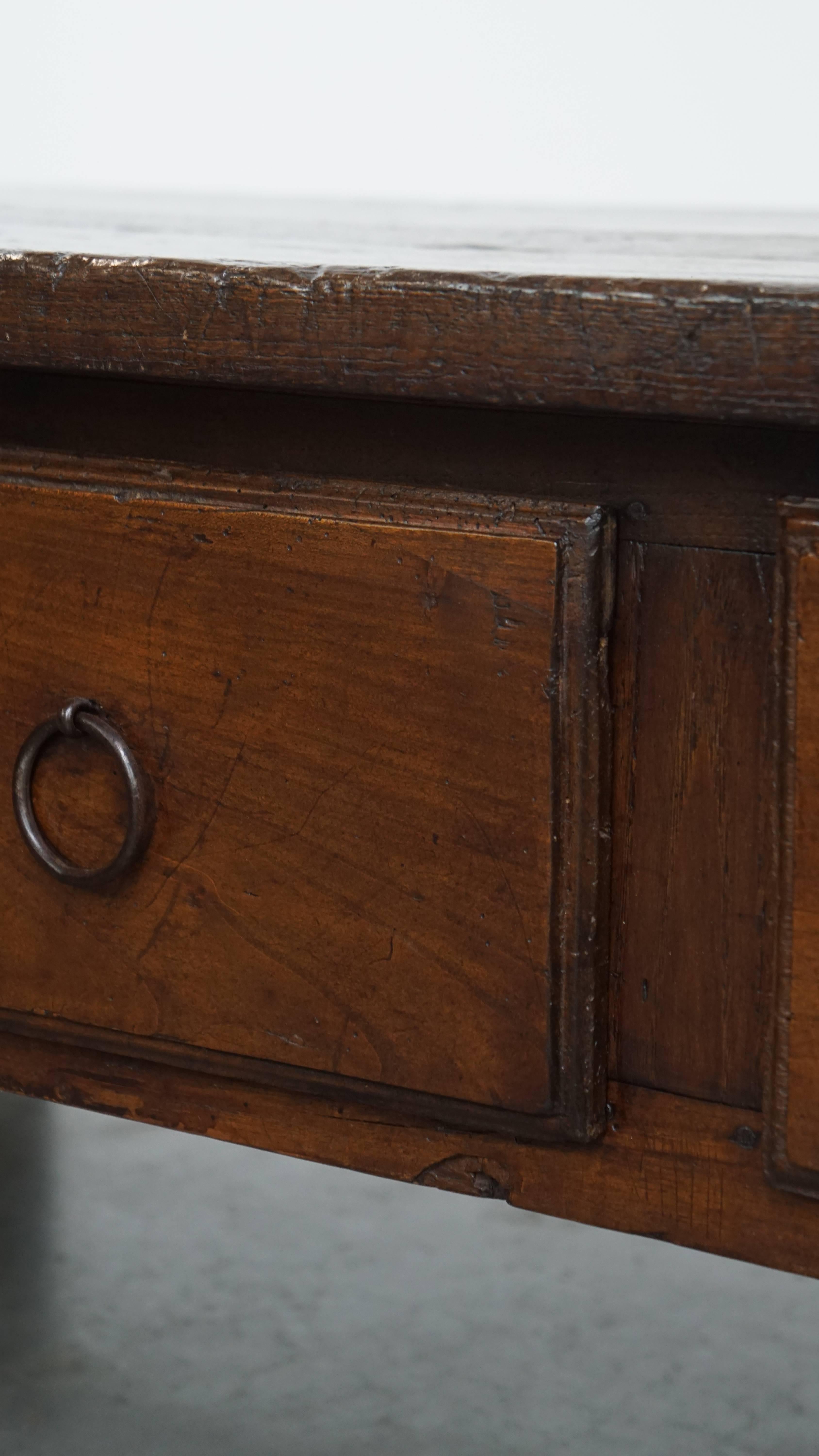 Table basse ancienne du 18e siècle avec trois tiroirs, South Antiques en vente 3