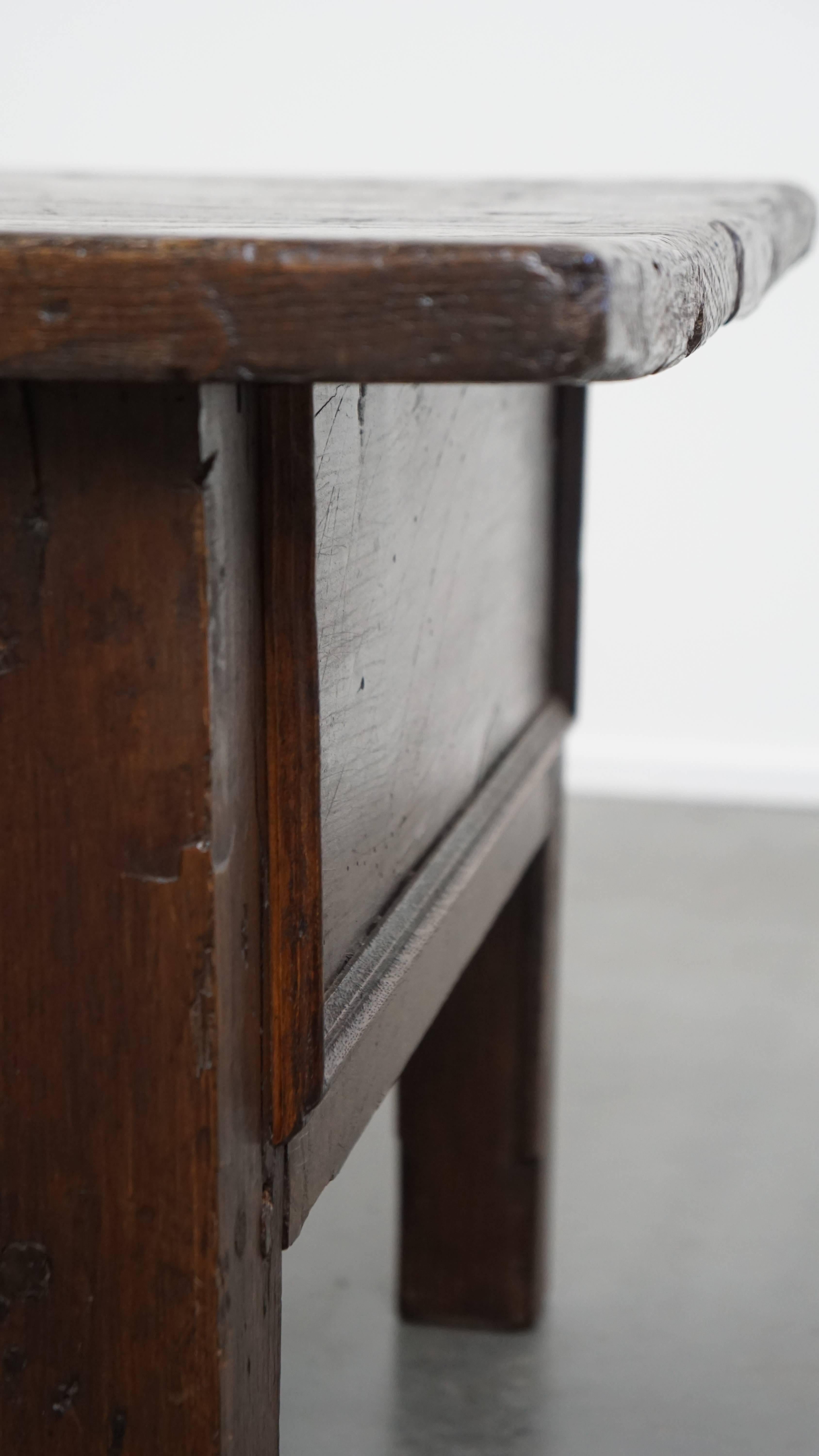 Table basse ancienne du 18e siècle avec trois tiroirs, South Antiques en vente 4