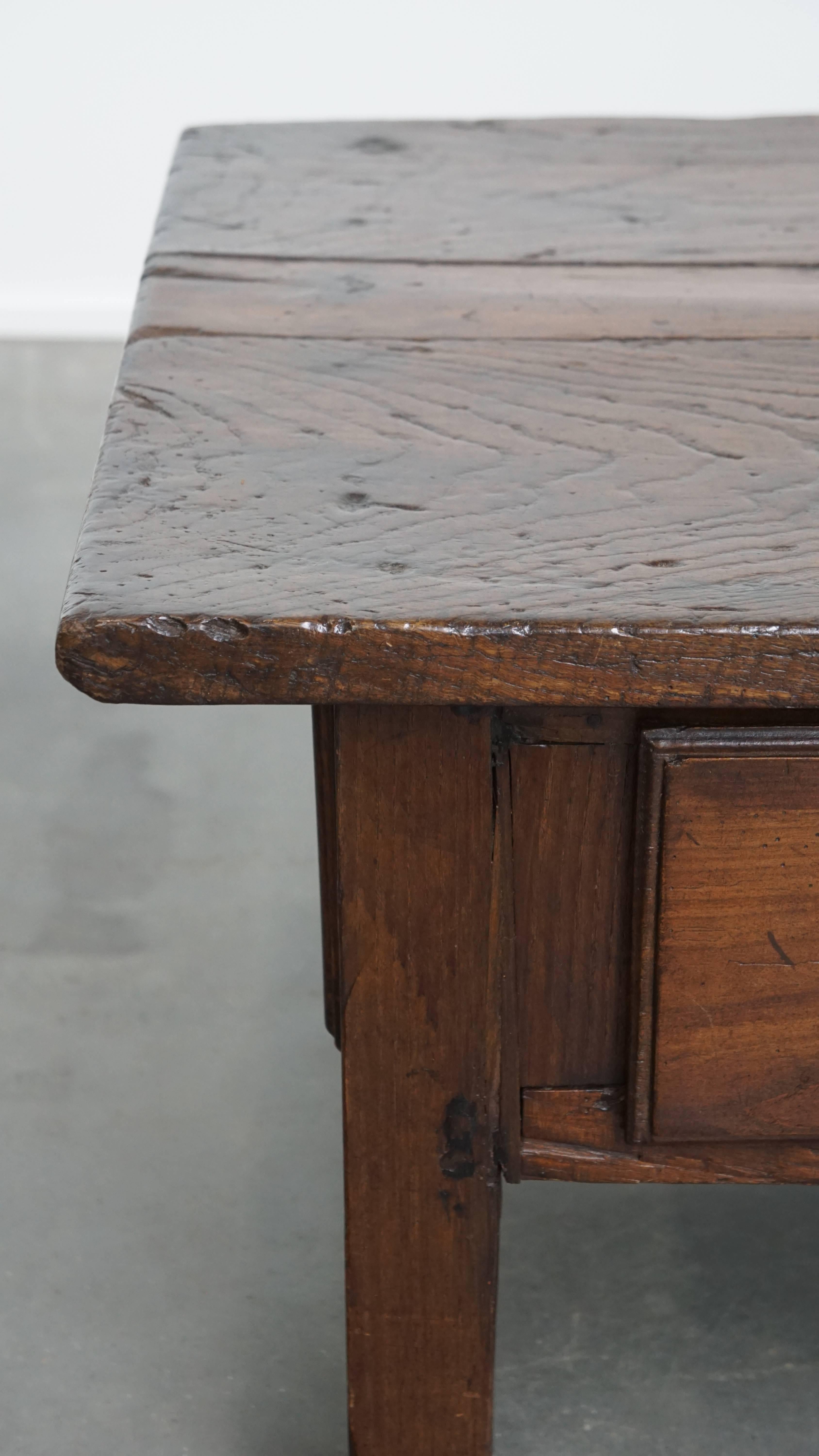 Table basse ancienne du 18e siècle avec trois tiroirs, South Antiques en vente 2