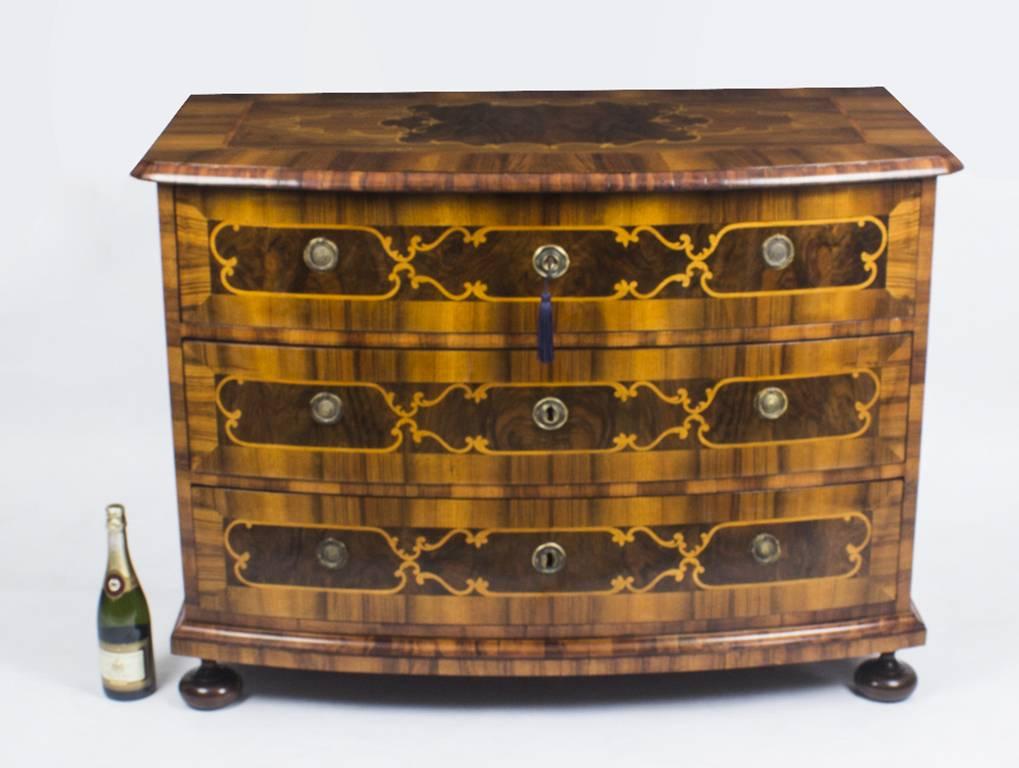 Antique South German Baroque Walnut Bowfront Commode Chest, 18th Century 7
