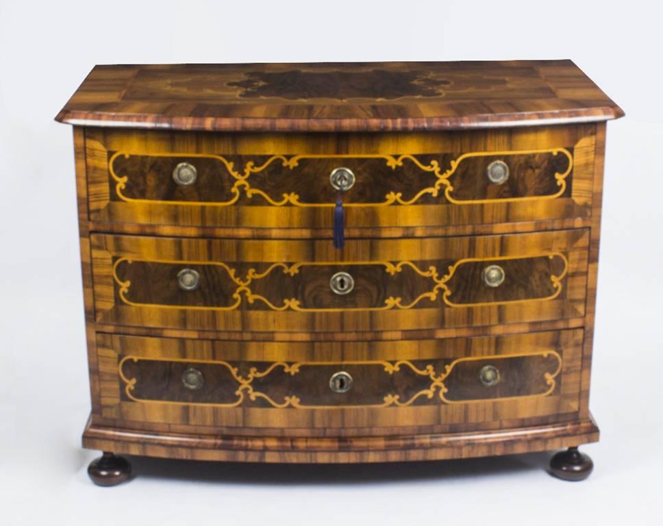 Antique South German Baroque Walnut Bowfront Commode Chest, 18th Century In Excellent Condition In London, GB
