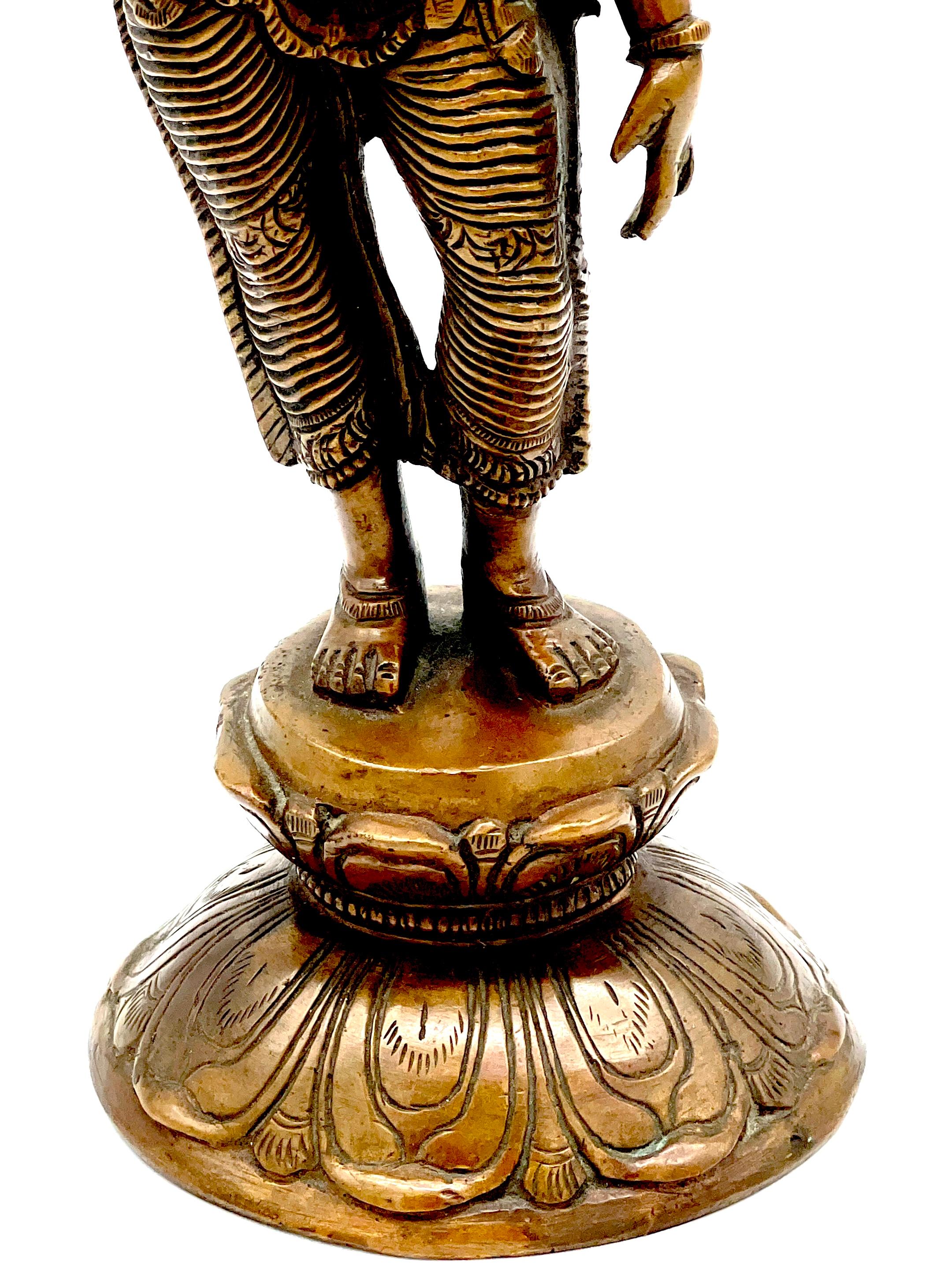 Antike südindische Bronzeskulptur einer Göttin im Chola-Stil, auf Lotussockel im Zustand „Gut“ im Angebot in West Palm Beach, FL