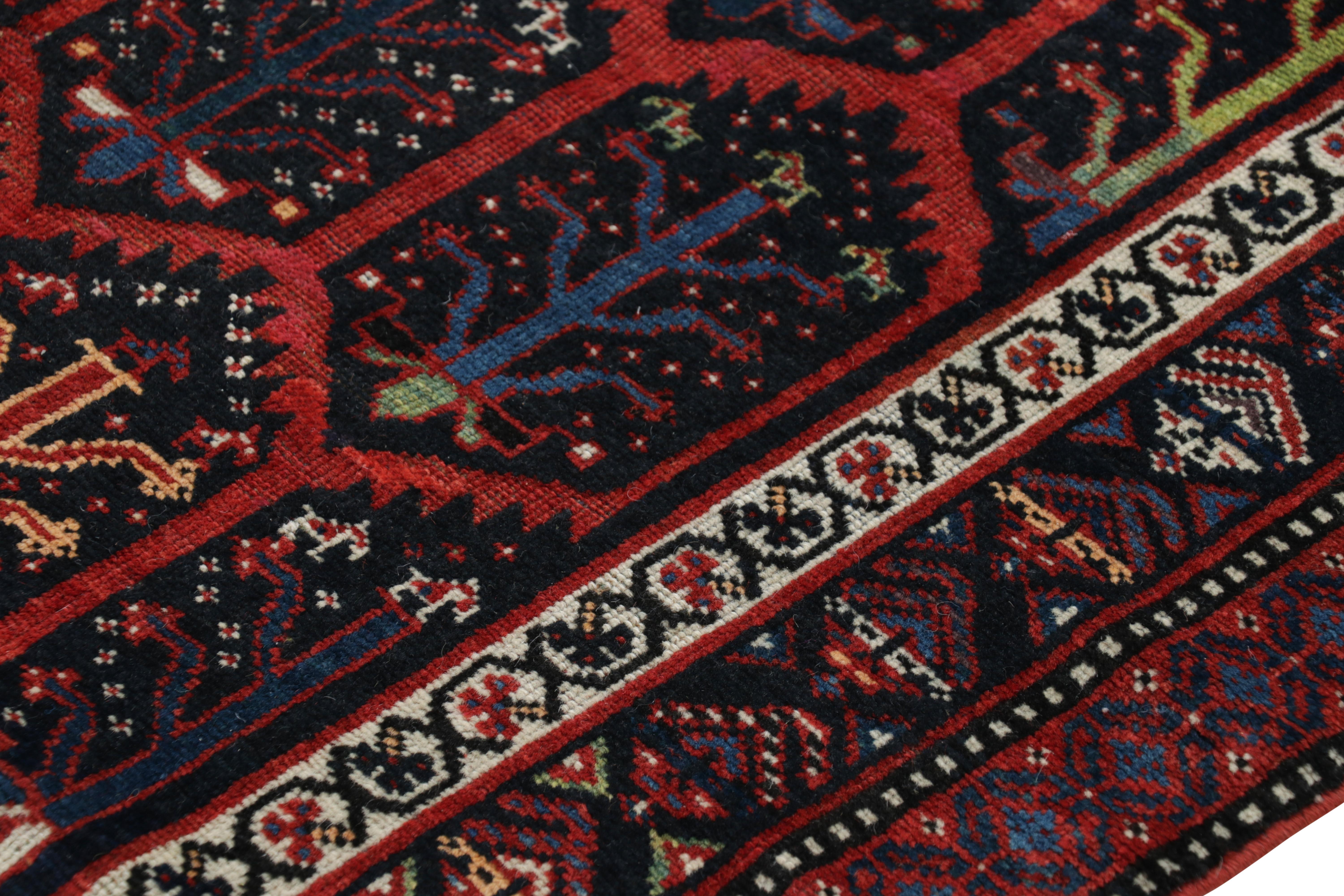 Antiker Südpersischer Teppich mit polychromen Stammesmustern, von Rug & Kilim (Stammeskunst) im Angebot