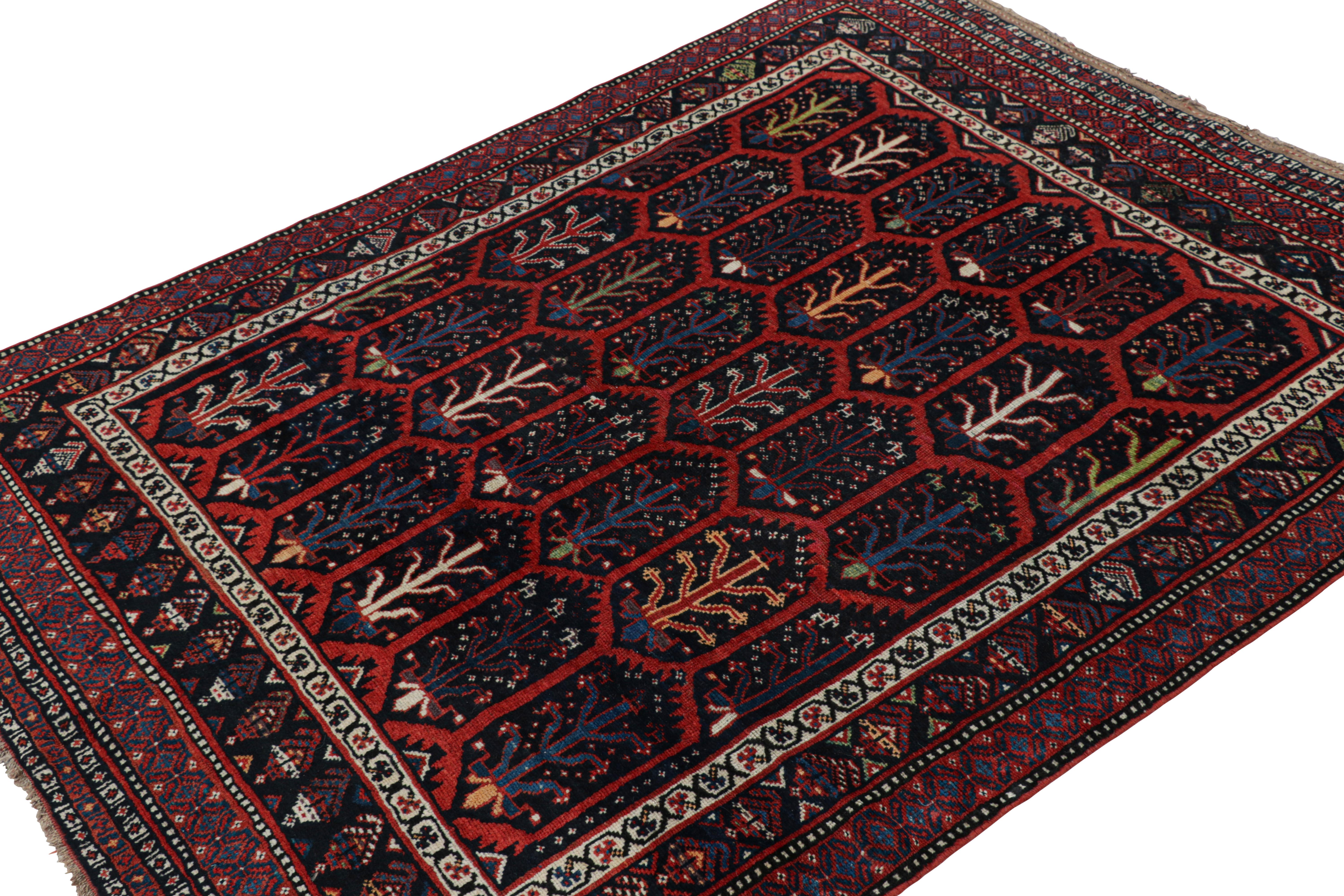 Antiker Südpersischer Teppich mit polychromen Stammesmustern, von Rug & Kilim (Persisch) im Angebot