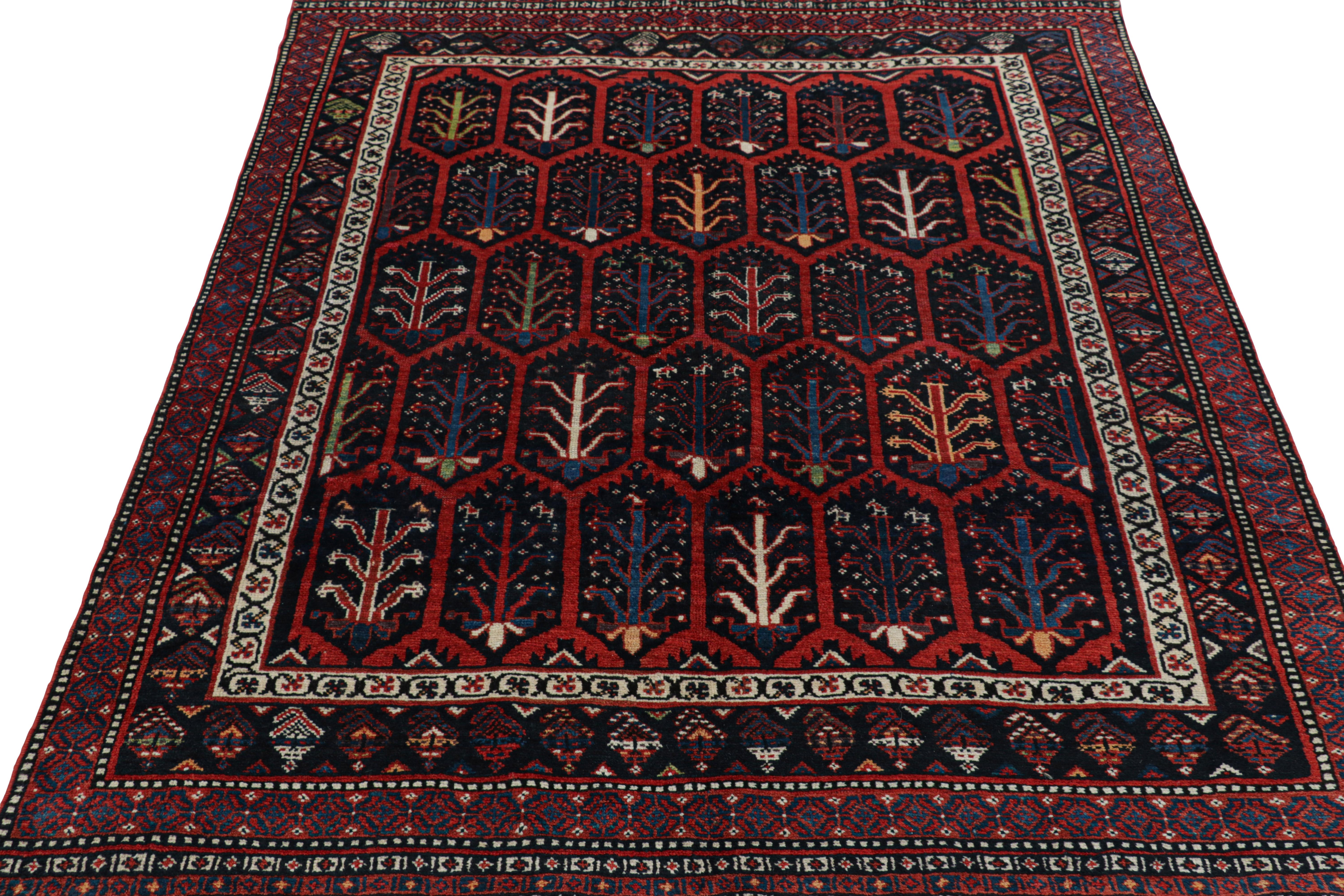 Antiker Südpersischer Teppich mit polychromen Stammesmustern, von Rug & Kilim (Handgeknüpft) im Angebot