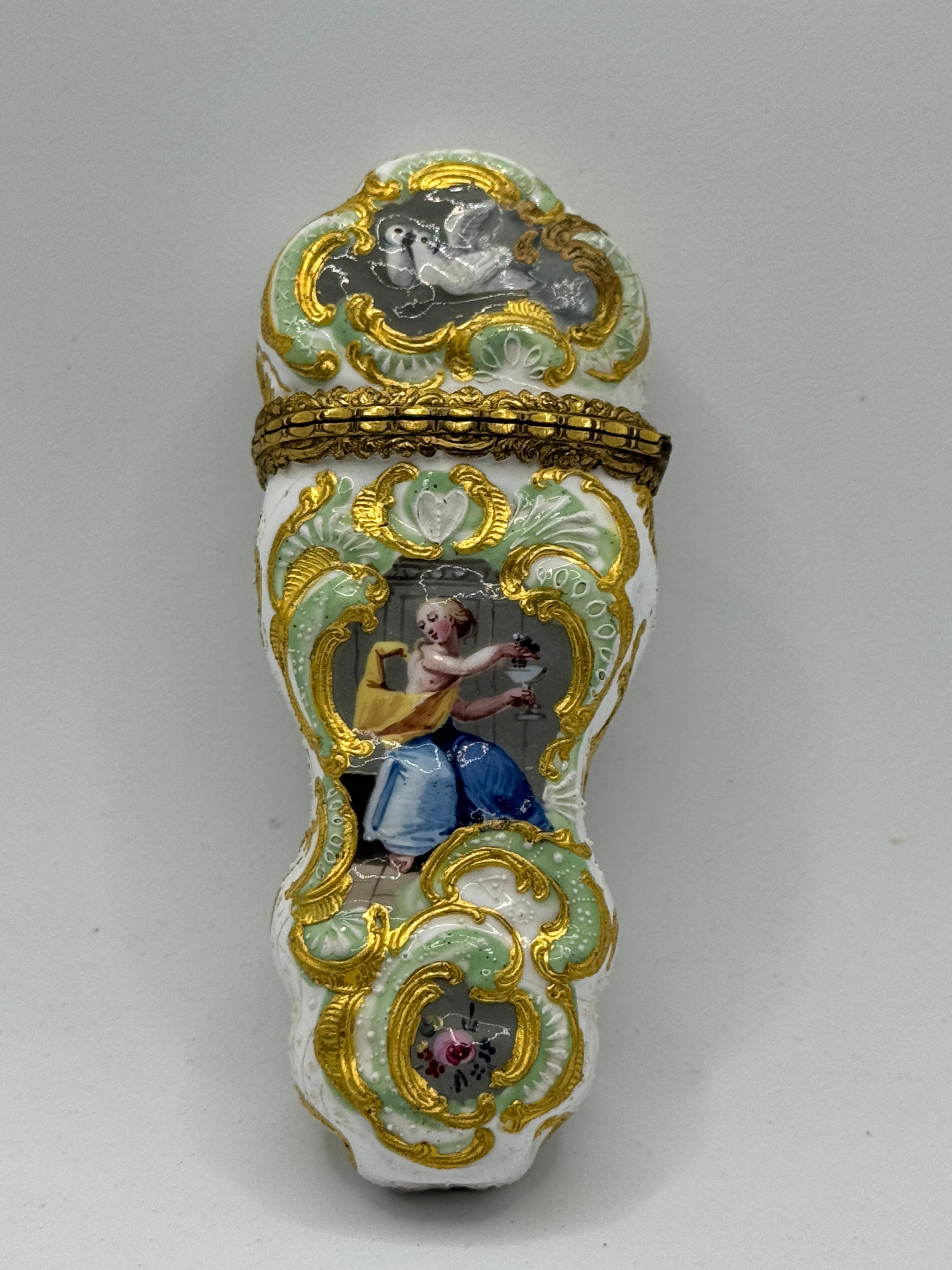 Antiguo estuche para etui / costurero esmaltado de South Staffordshire, hacia 1770 Georgiano en venta