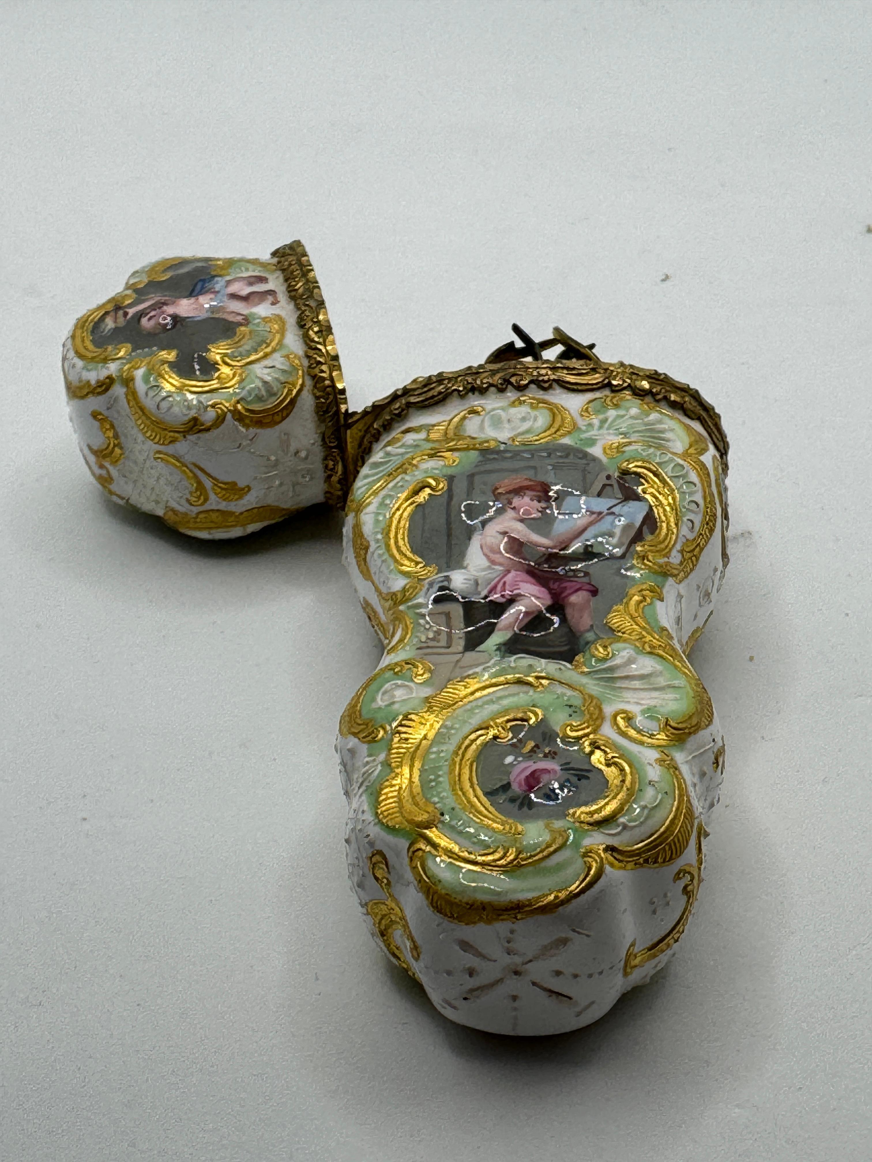 Antiguo estuche para etui / costurero esmaltado de South Staffordshire, hacia 1770 en Bueno estado para la venta en Basildon, GB