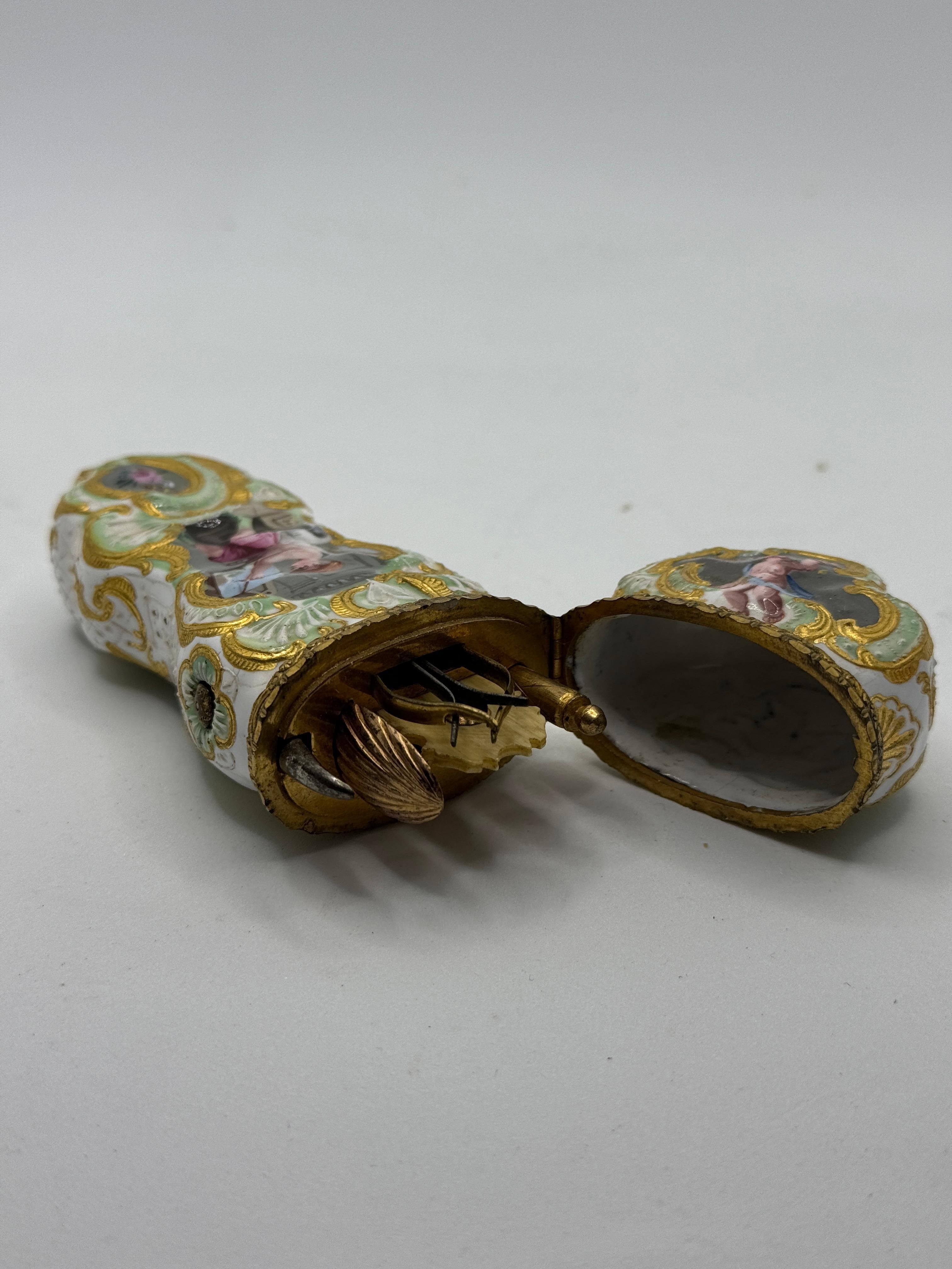 Antiguo estuche para etui / costurero esmaltado de South Staffordshire, hacia 1770 mediados del siglo XVIII en venta