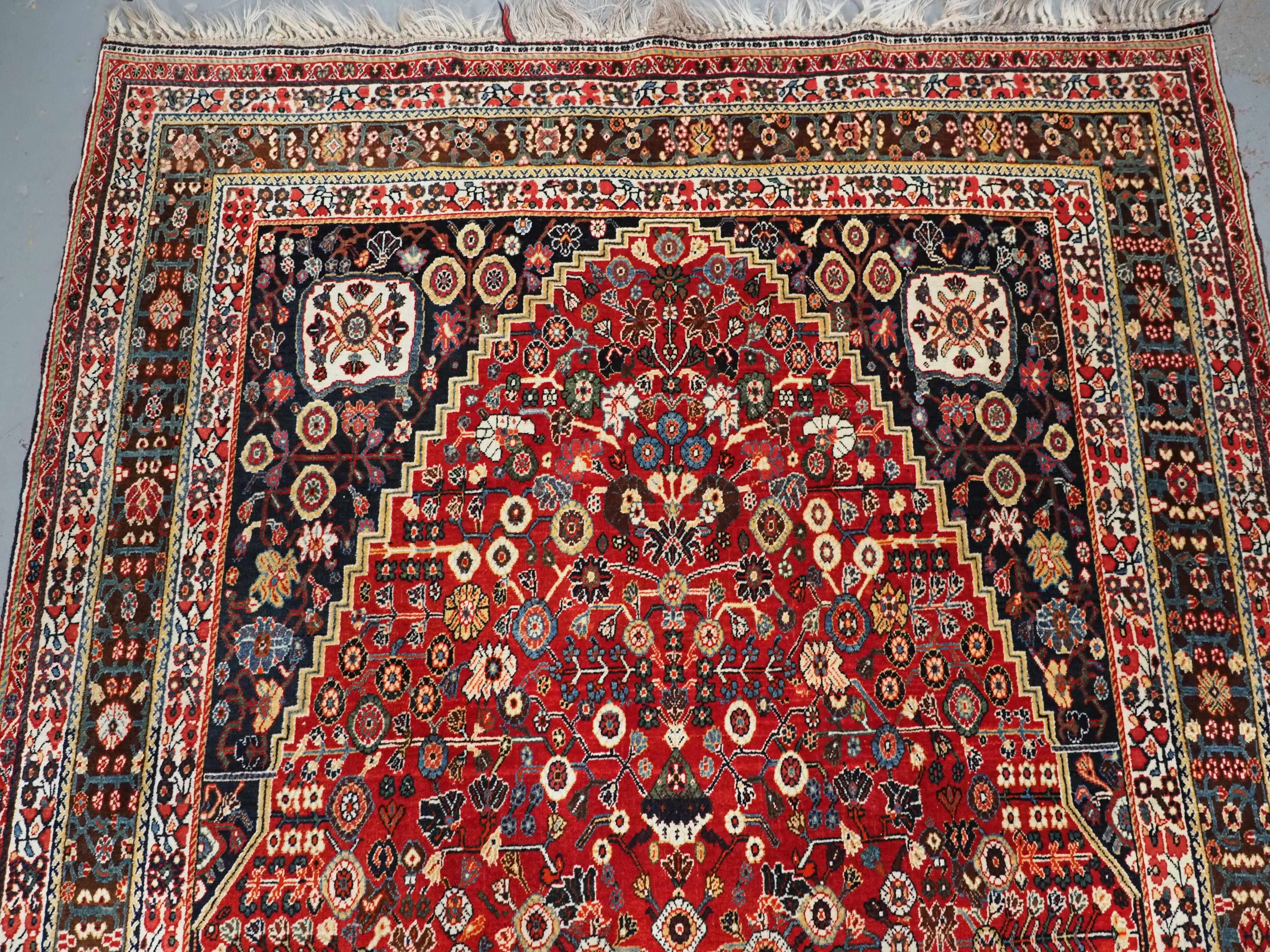 Antique  Kashkuli Qashqai rug with millefleur prayer design.   In Good Condition For Sale In Moreton-In-Marsh, GB