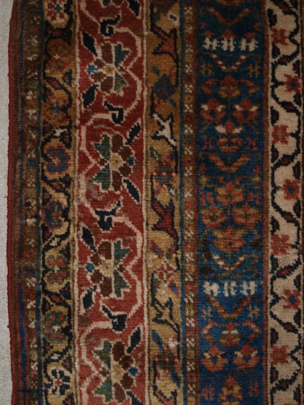 Perse Tapis de couloir Khamseh persan ancien avec motif de rayures, fin du 19e siècle en vente
