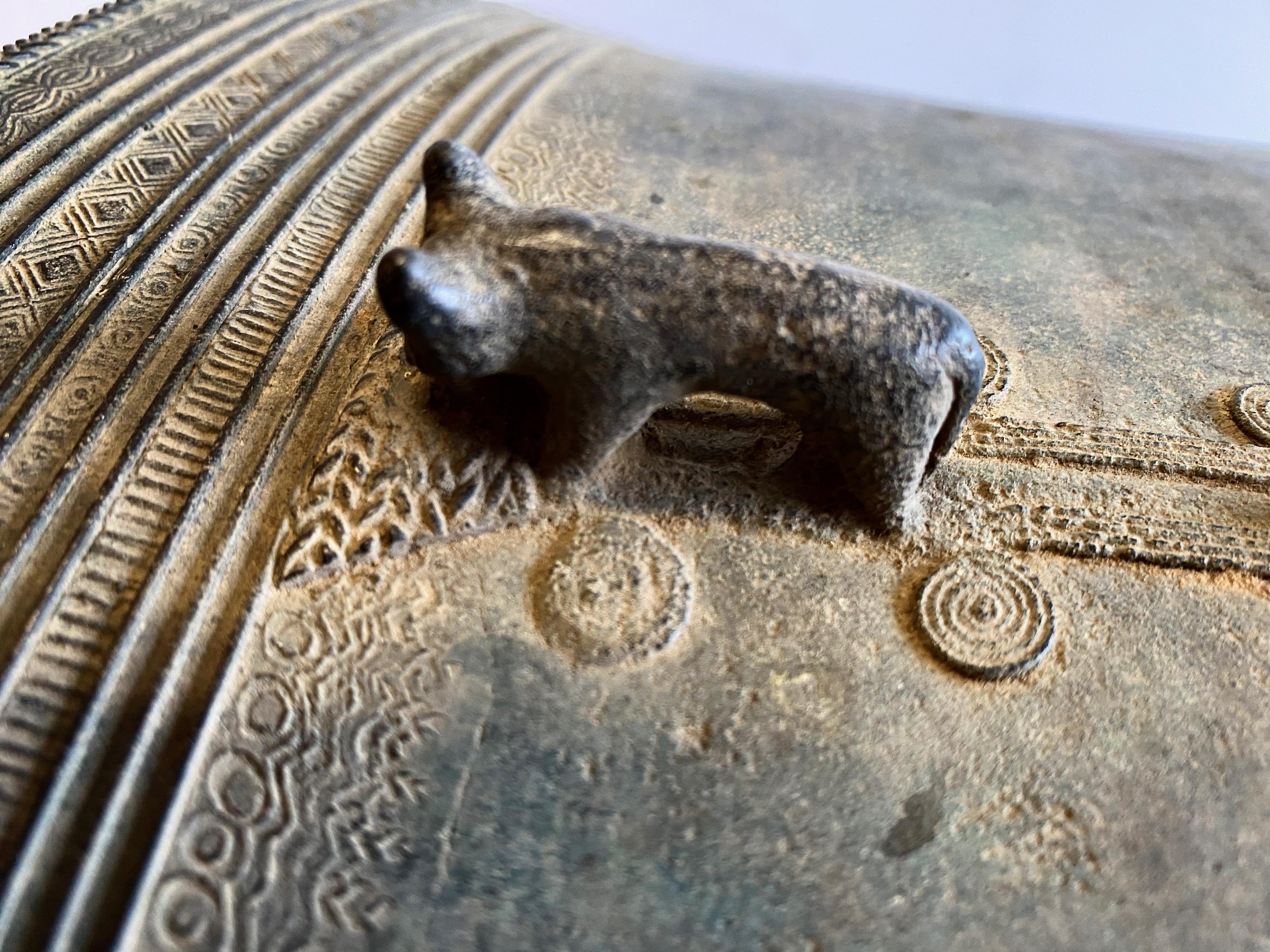 Antike südostasiatische Bronze-Regentrommel im Zustand „Gut“ im Angebot in Pasadena, CA