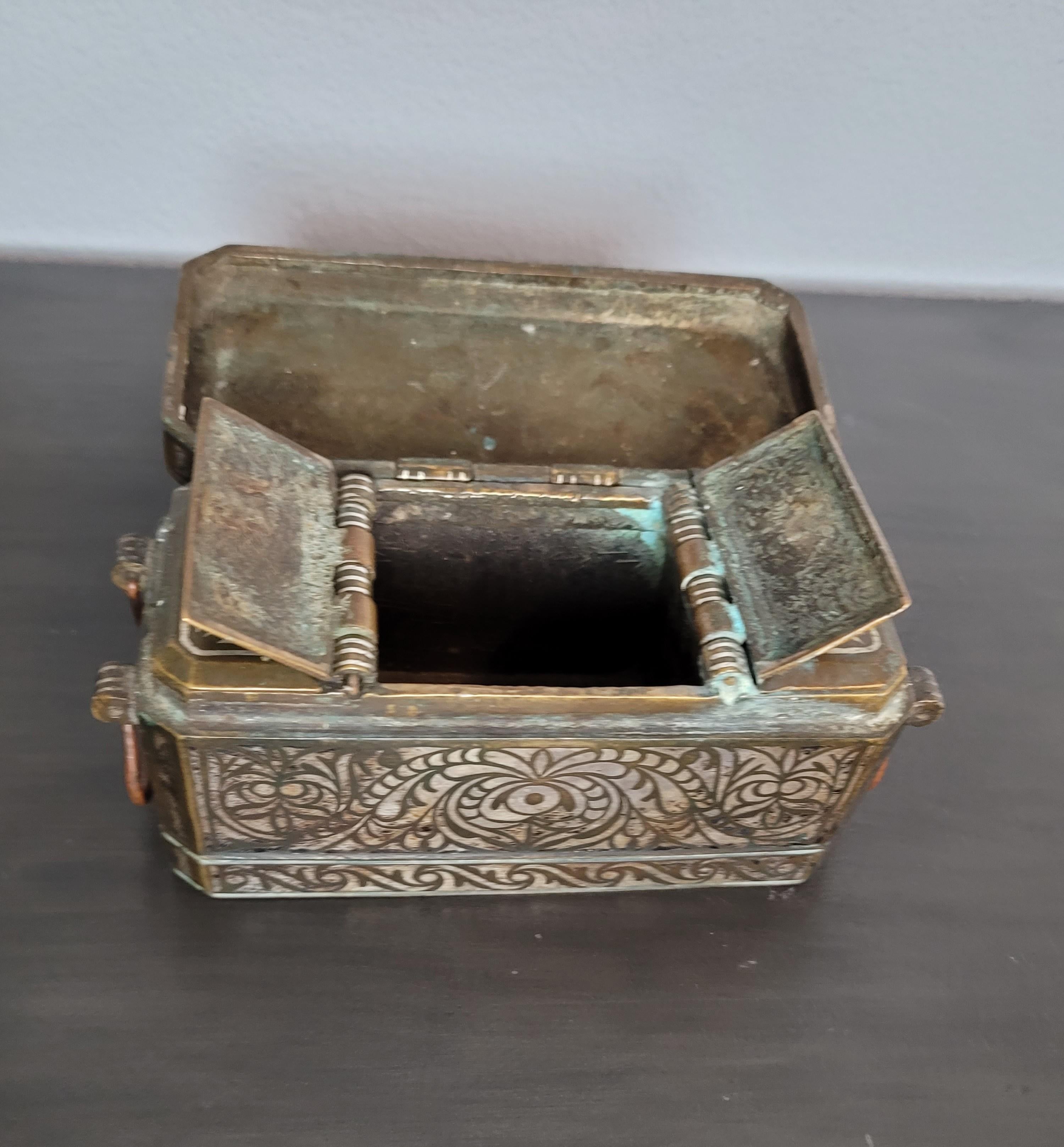 Antique Southeast Asian Filipino Maranao Silver Inlaid Brass Betel Nut Box For Sale 3