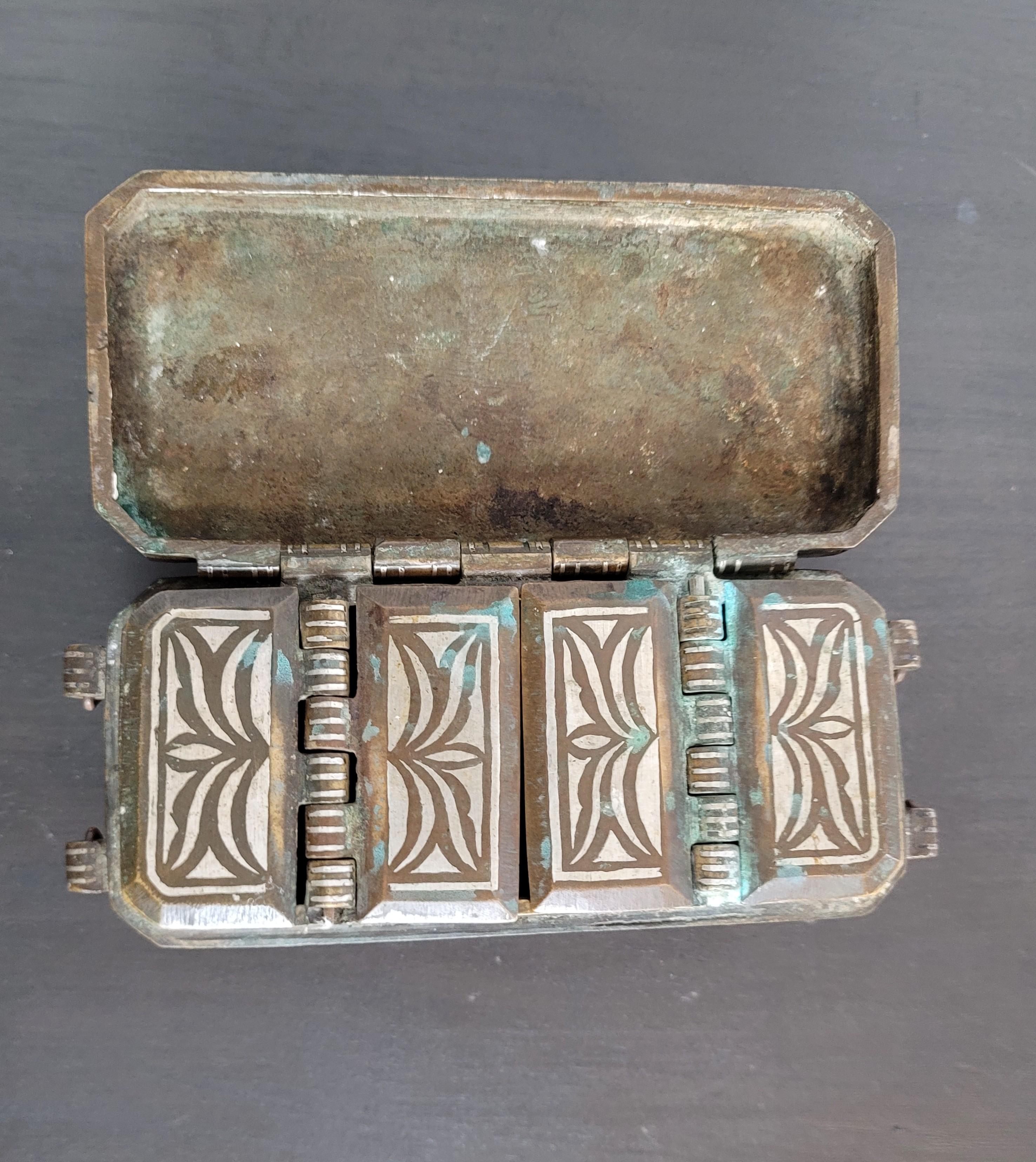 Antique Southeast Asian Filipino Maranao Silver Inlaid Brass Betel Nut Box For Sale 7