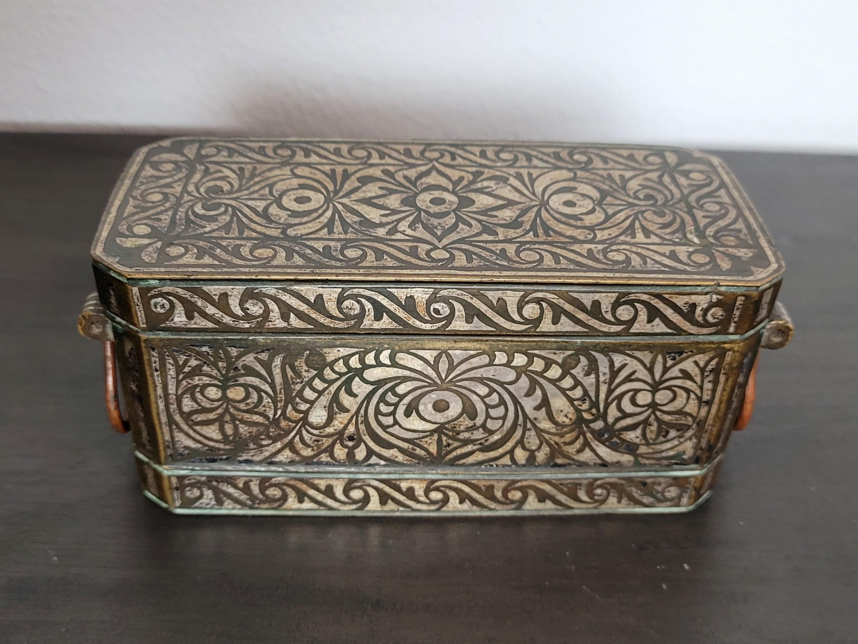 Antique Southeast Asian Filipino Maranao Silver Inlaid Brass Betel Nut Box For Sale 10