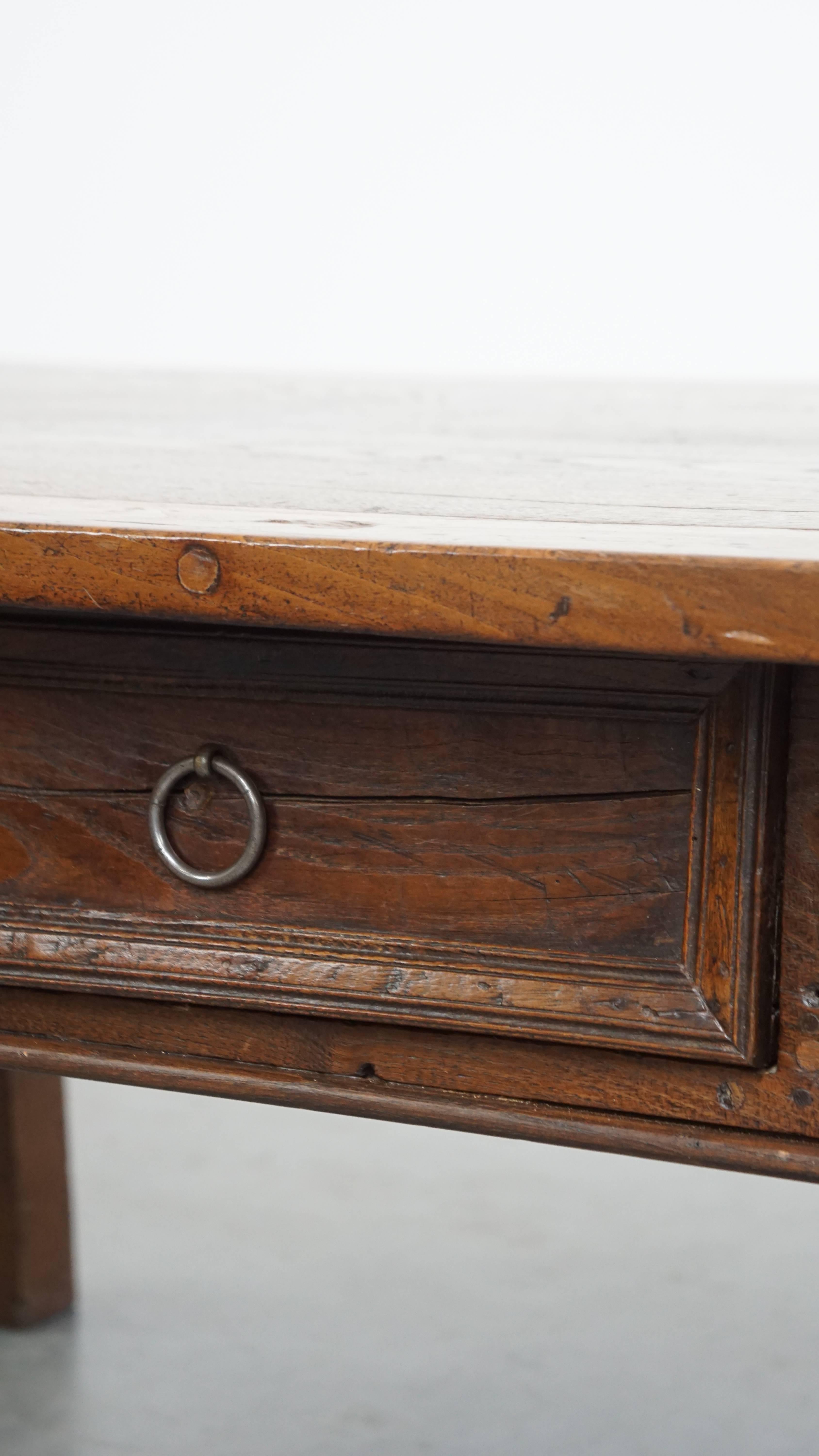 Table basse ancienne en châtaignier d'Europe du Sud du 18ème siècle en vente 3