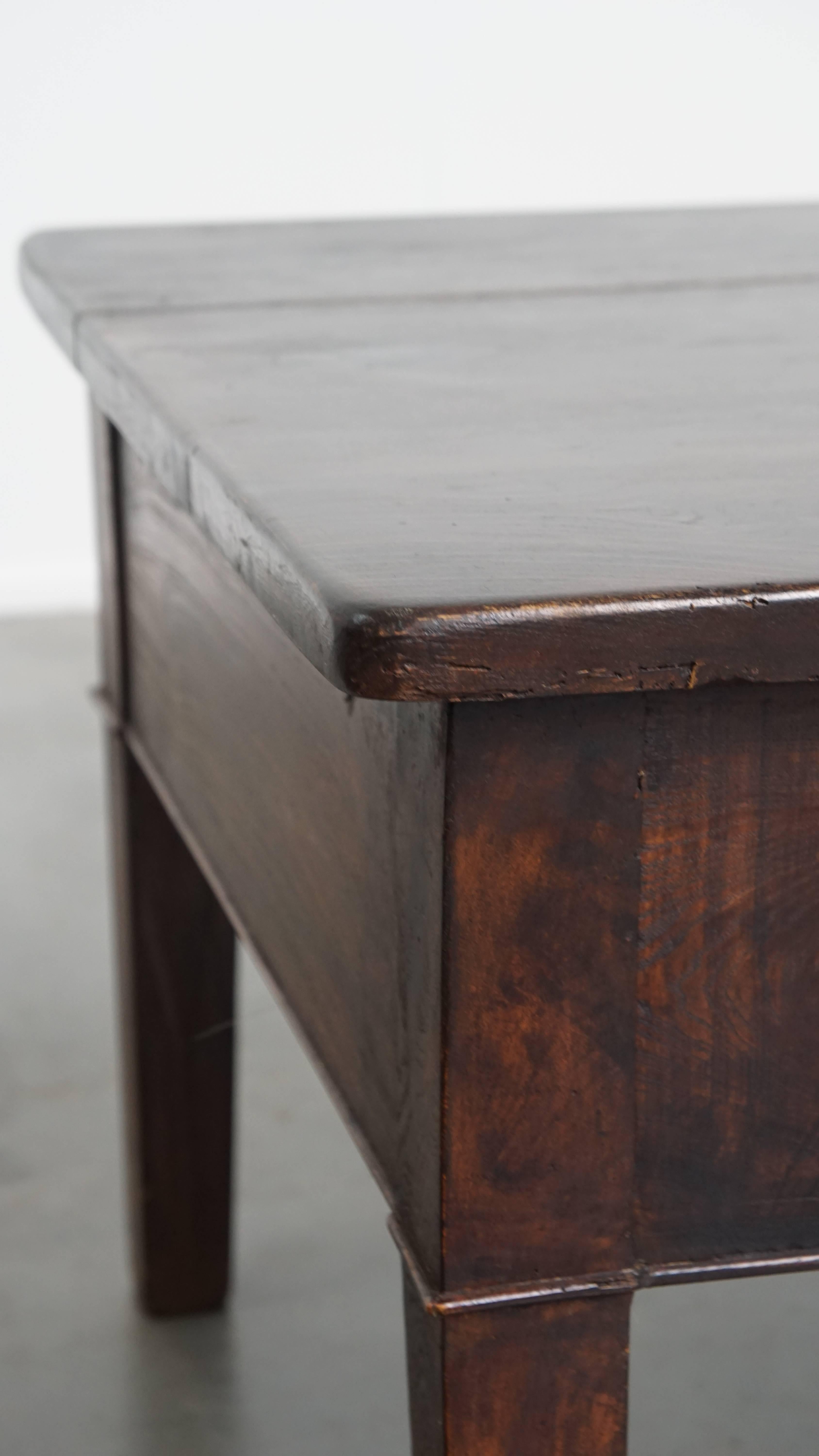Table basse ancienne en châtaignier du sud de l'Europe avec 2 tiroirs en vente 4