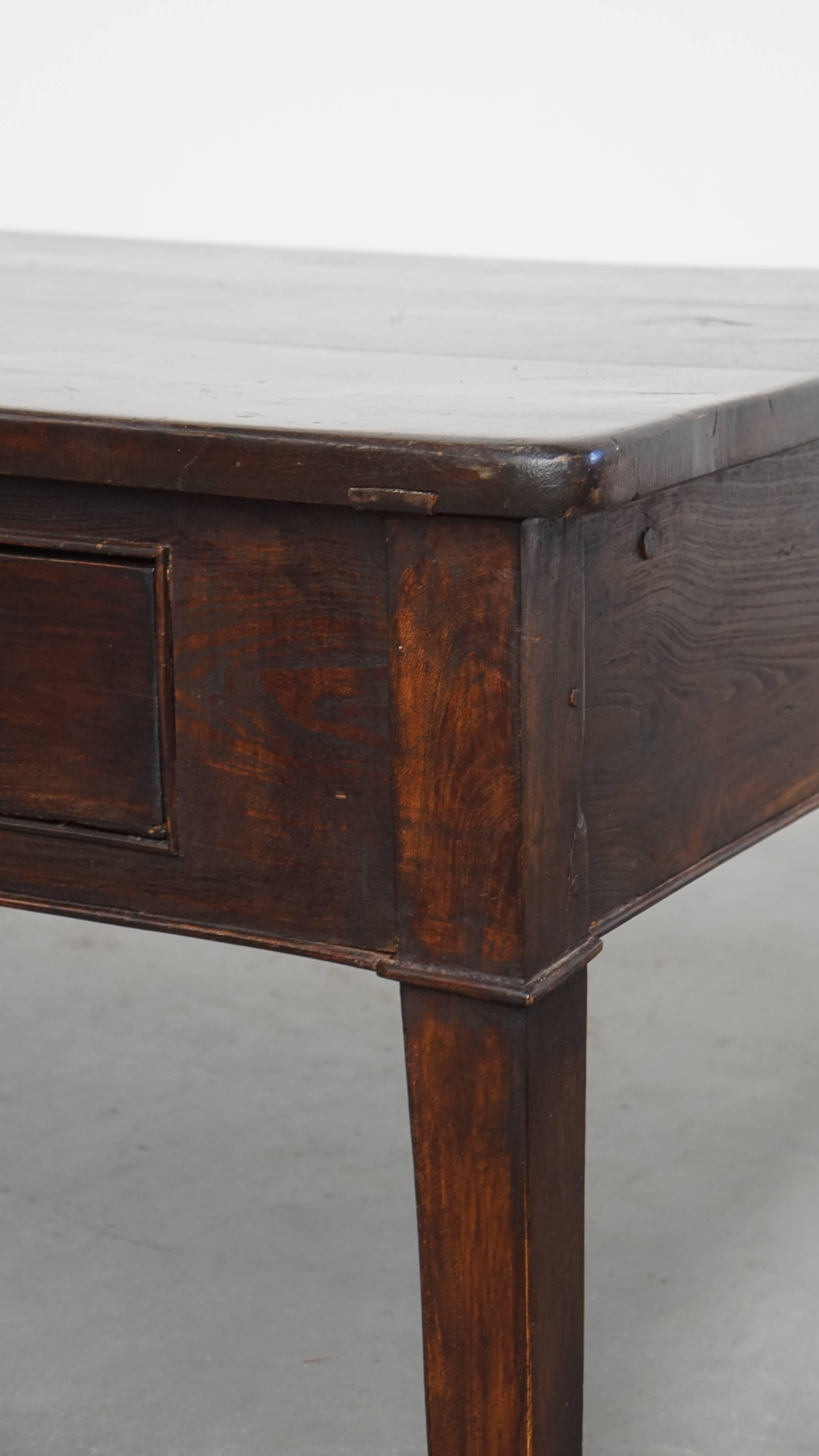 Table basse ancienne en châtaignier du sud de l'Europe avec 2 tiroirs en vente 1
