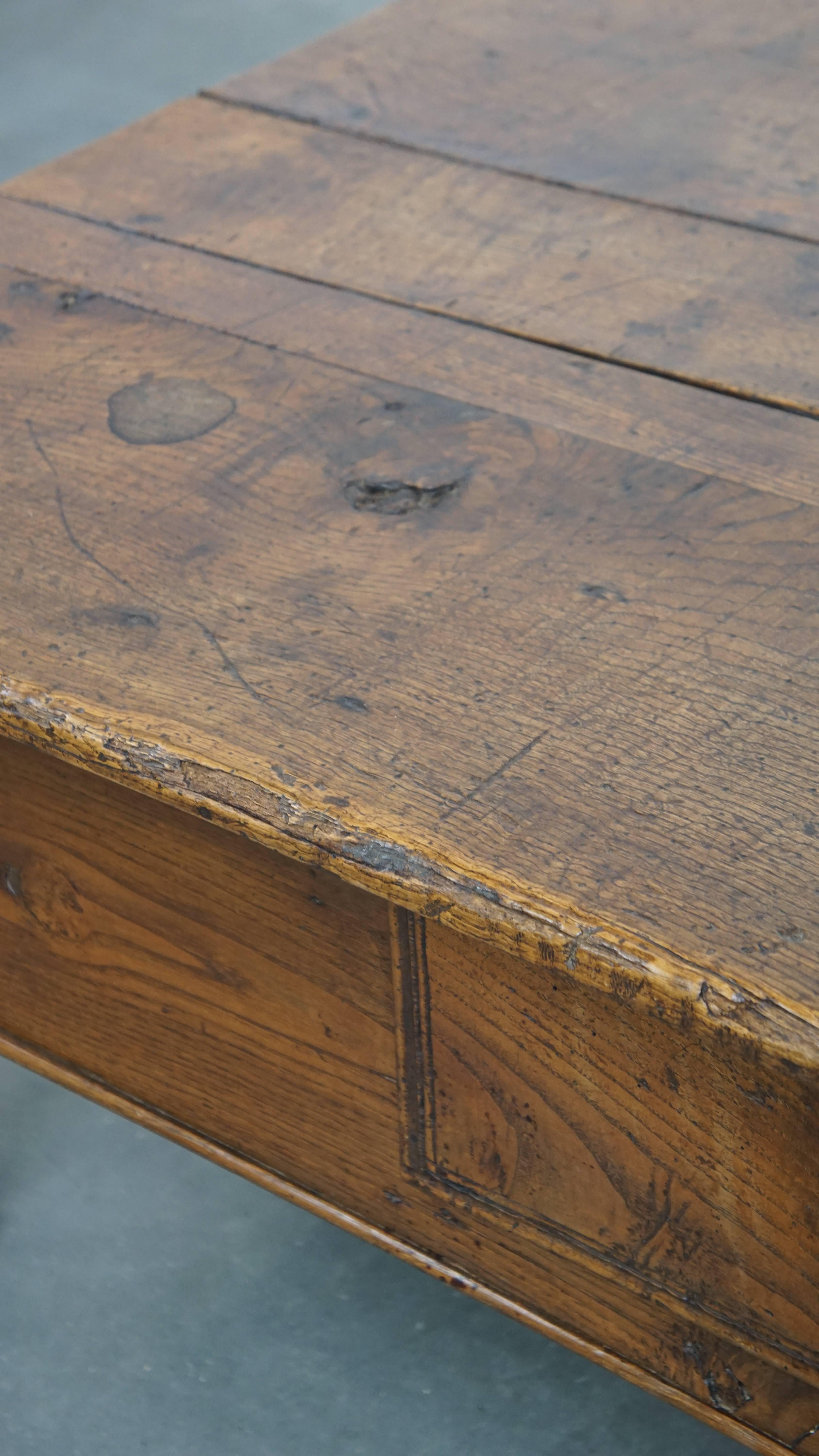 Ancienne table basse du sud de l'Europe du 18e siècle en vente 5