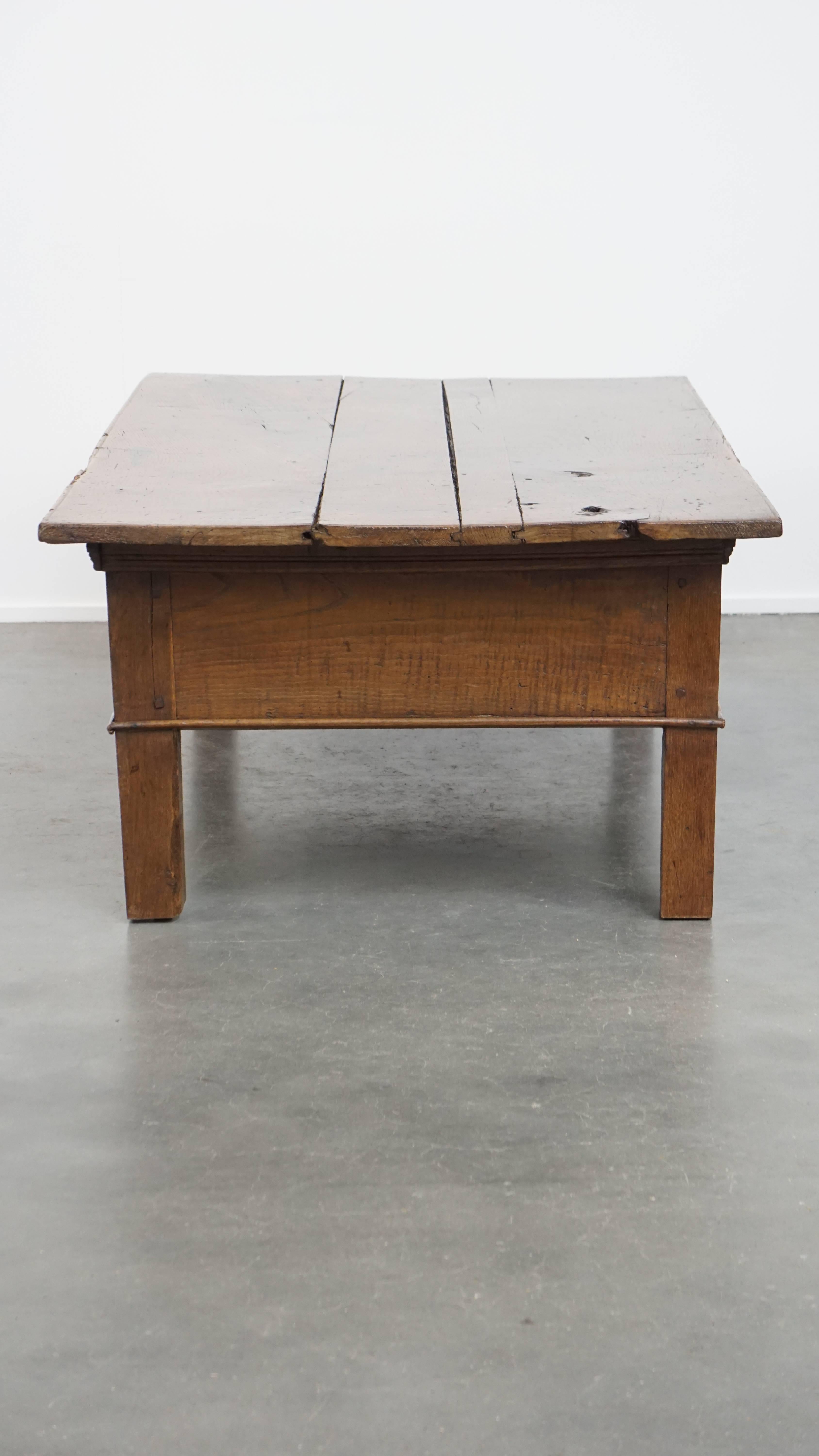 Romain classique Ancienne table basse du sud de l'Europe du 18e siècle en vente
