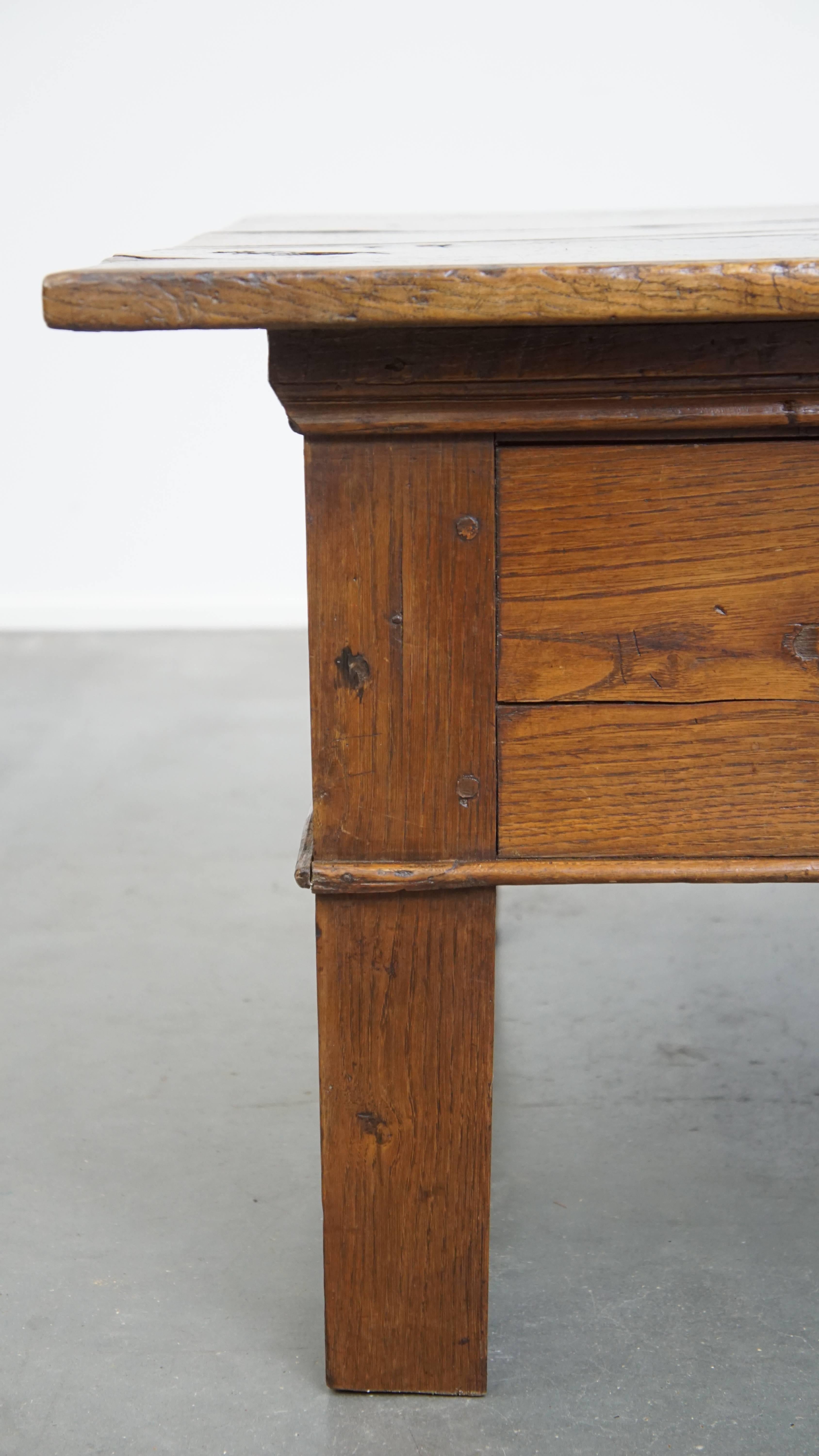 Ancienne table basse du sud de l'Europe du 18e siècle en vente 1