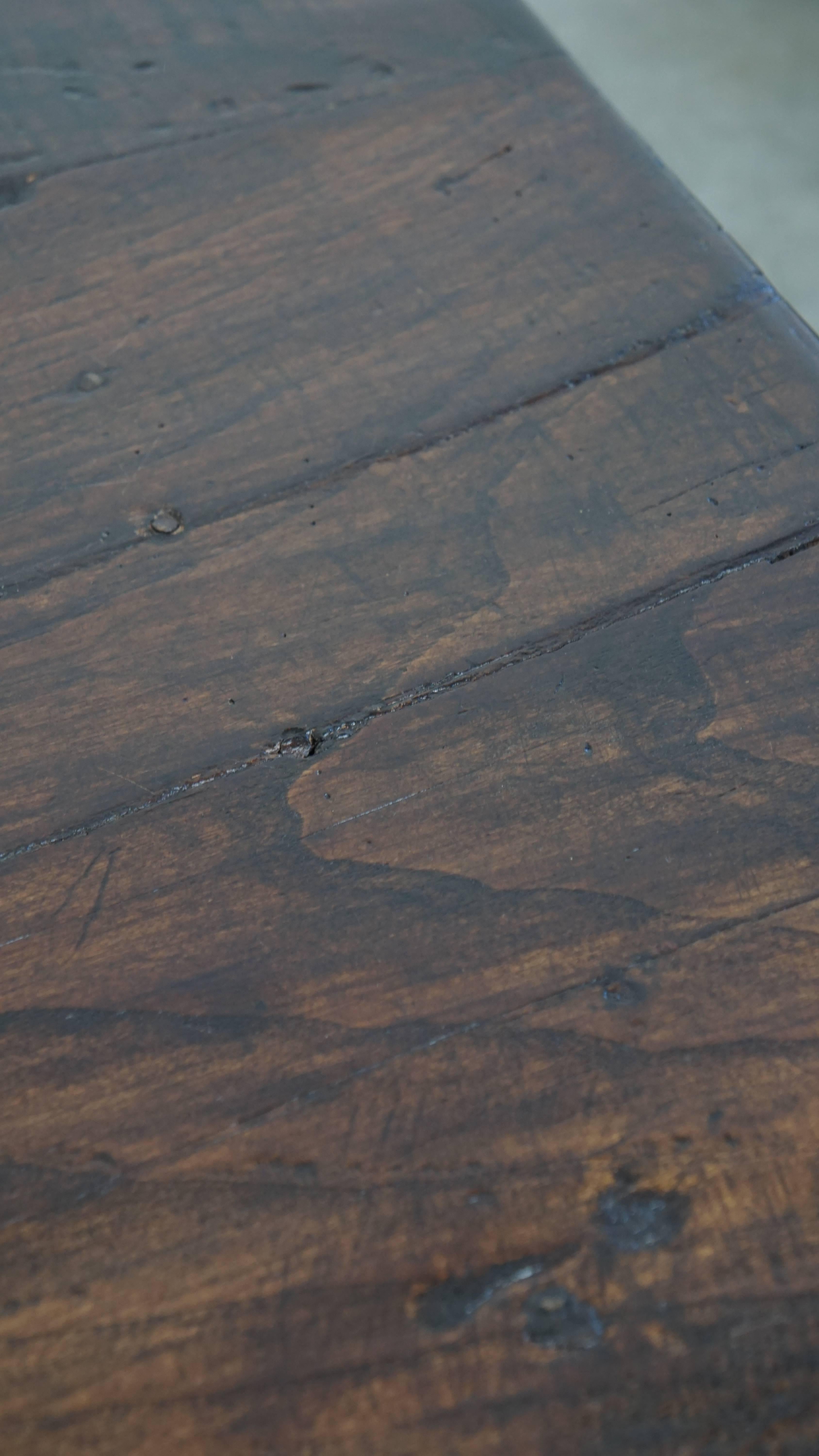 Antique Southern European coffee table from the late 18th century For Sale 4
