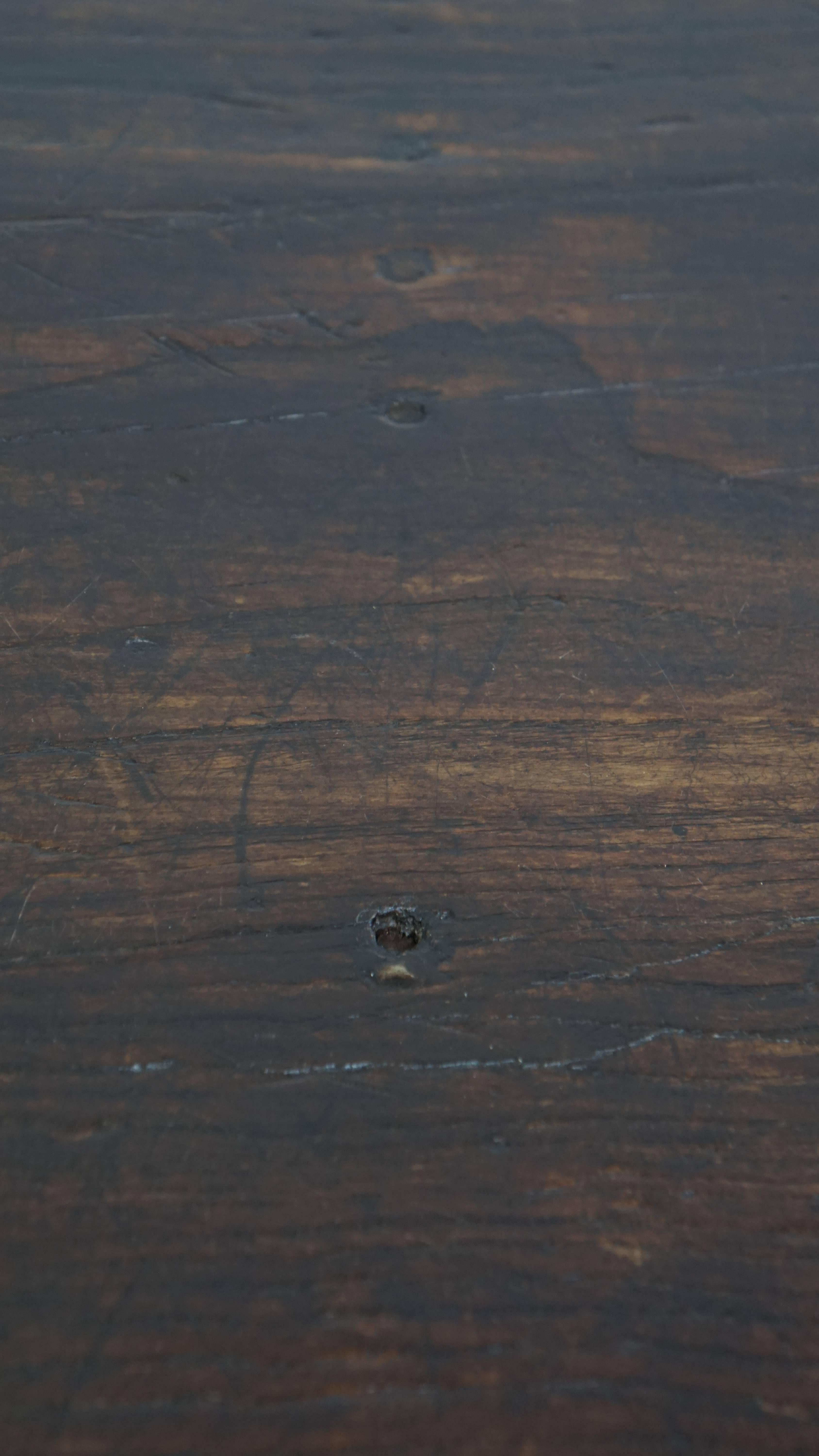 Antique Southern European coffee table from the late 18th century For Sale 5