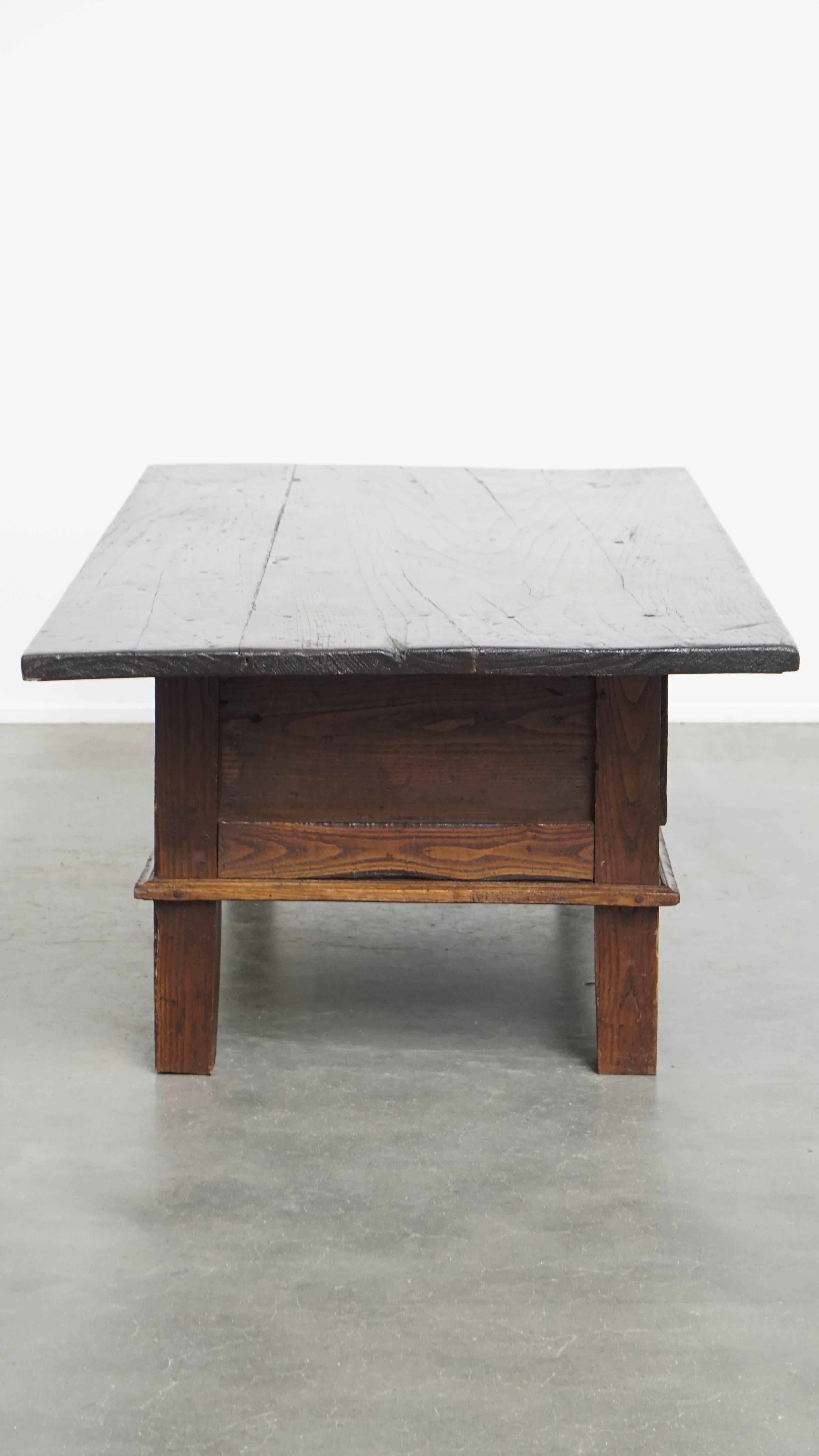 Classical Roman Antique Southern European coffee table from the late 18th century For Sale