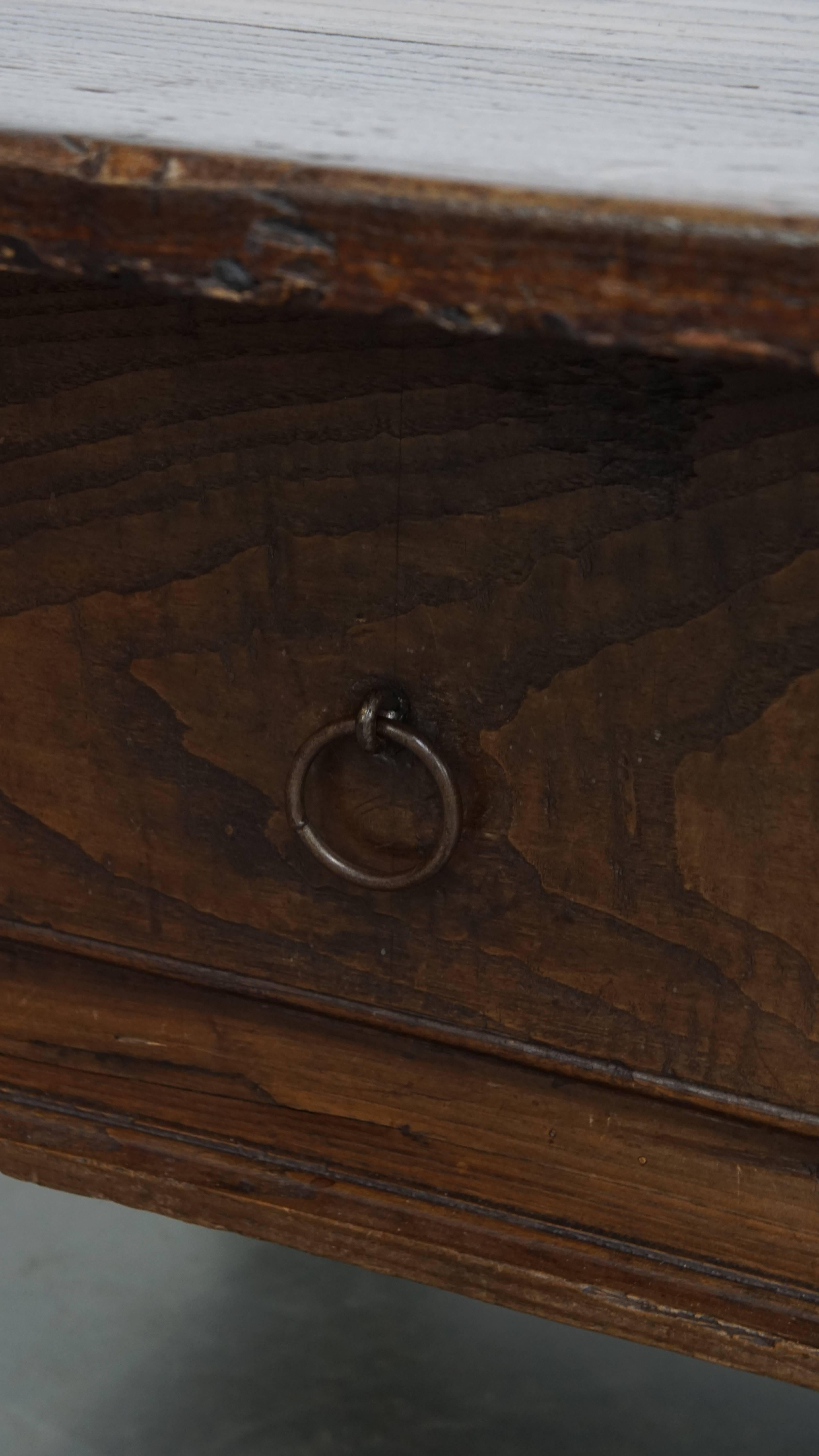 Antique Southern European coffee table from the late 18th century For Sale 1