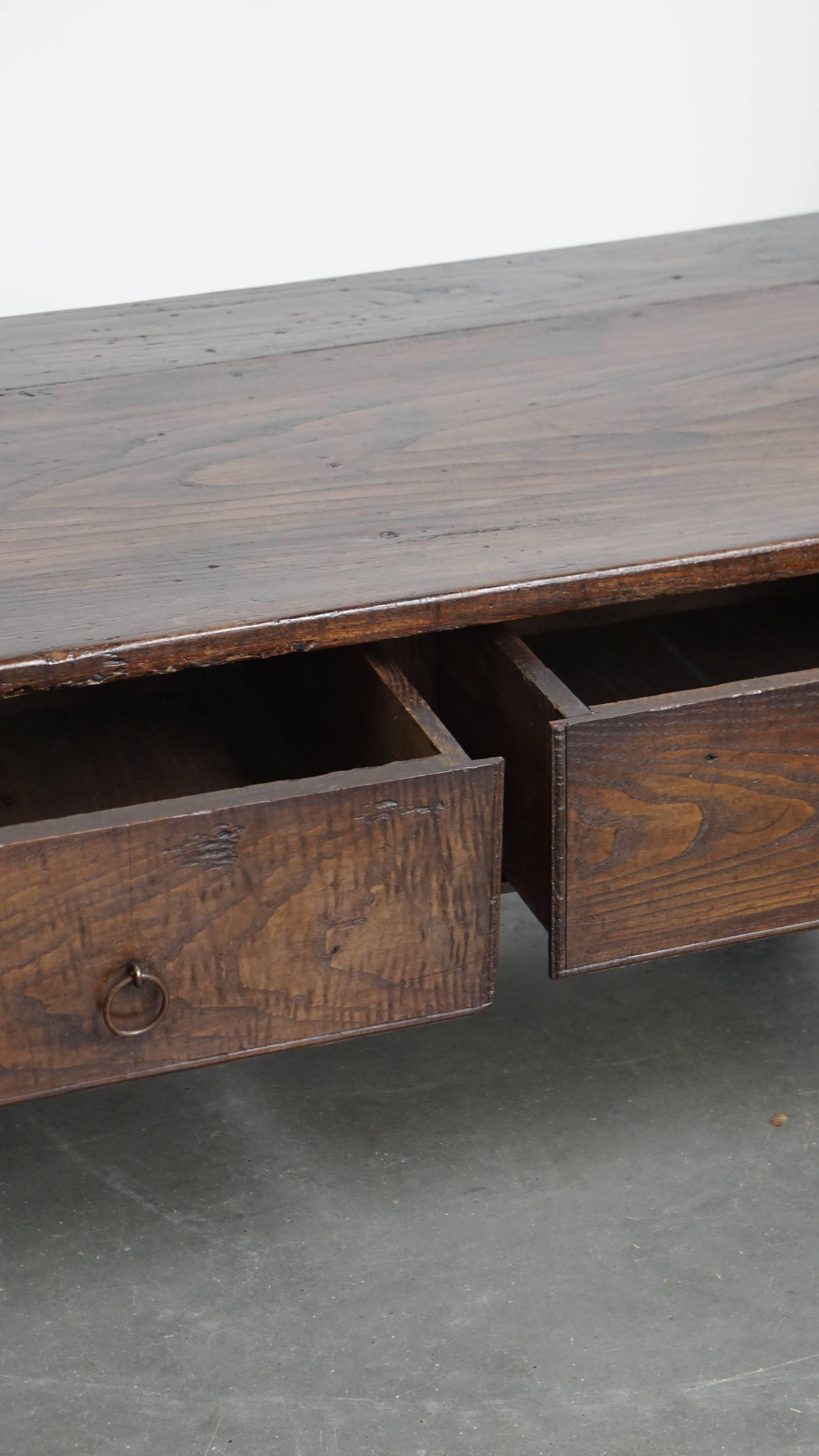 Antique Southern European coffee table from the late 18th century For Sale 2