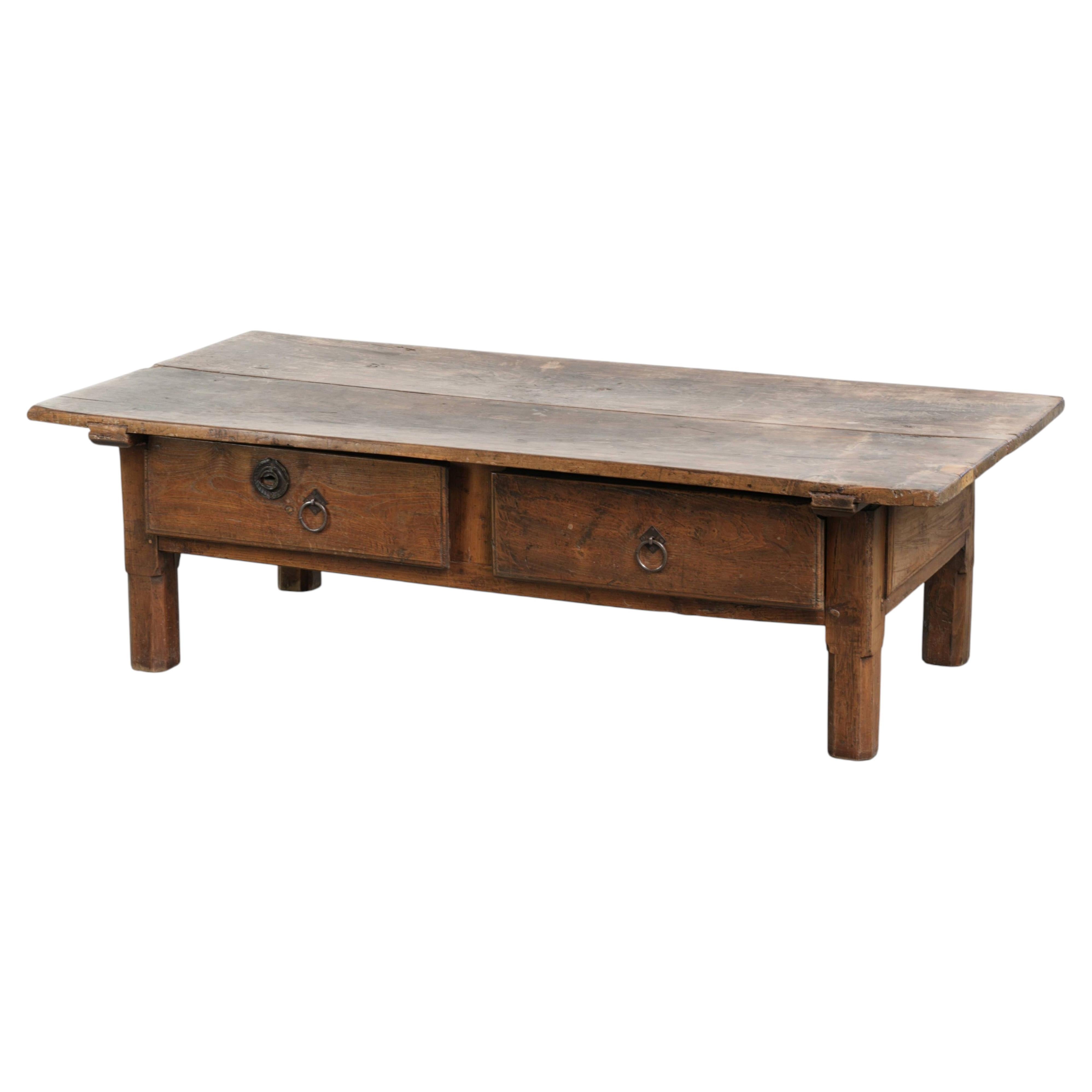 Table basse ancienne d'Europe du Sud, en bois de fruitier, avec un tiroir