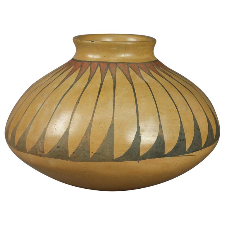 Southwest Native American Indian Acoma Stylized Feather Pottery Vase