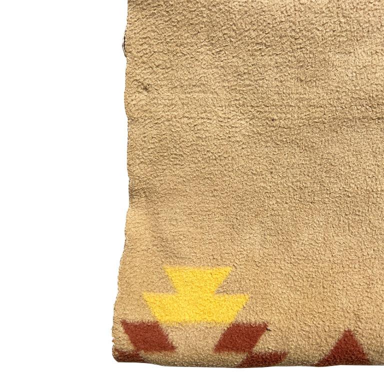 Américain Ancienne couverture de selle imprimée géométrique du Sud-Ouest en orange, bleu et jaune en vente