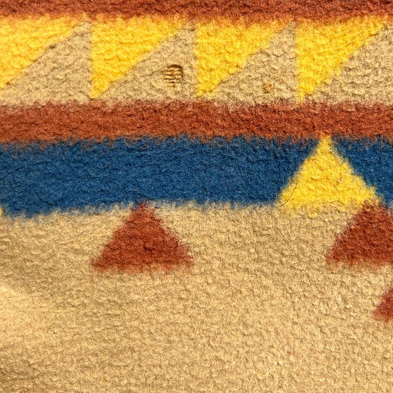 Ancienne couverture de selle imprimée géométrique du Sud-Ouest en orange, bleu et jaune Bon état - En vente à Oklahoma City, OK