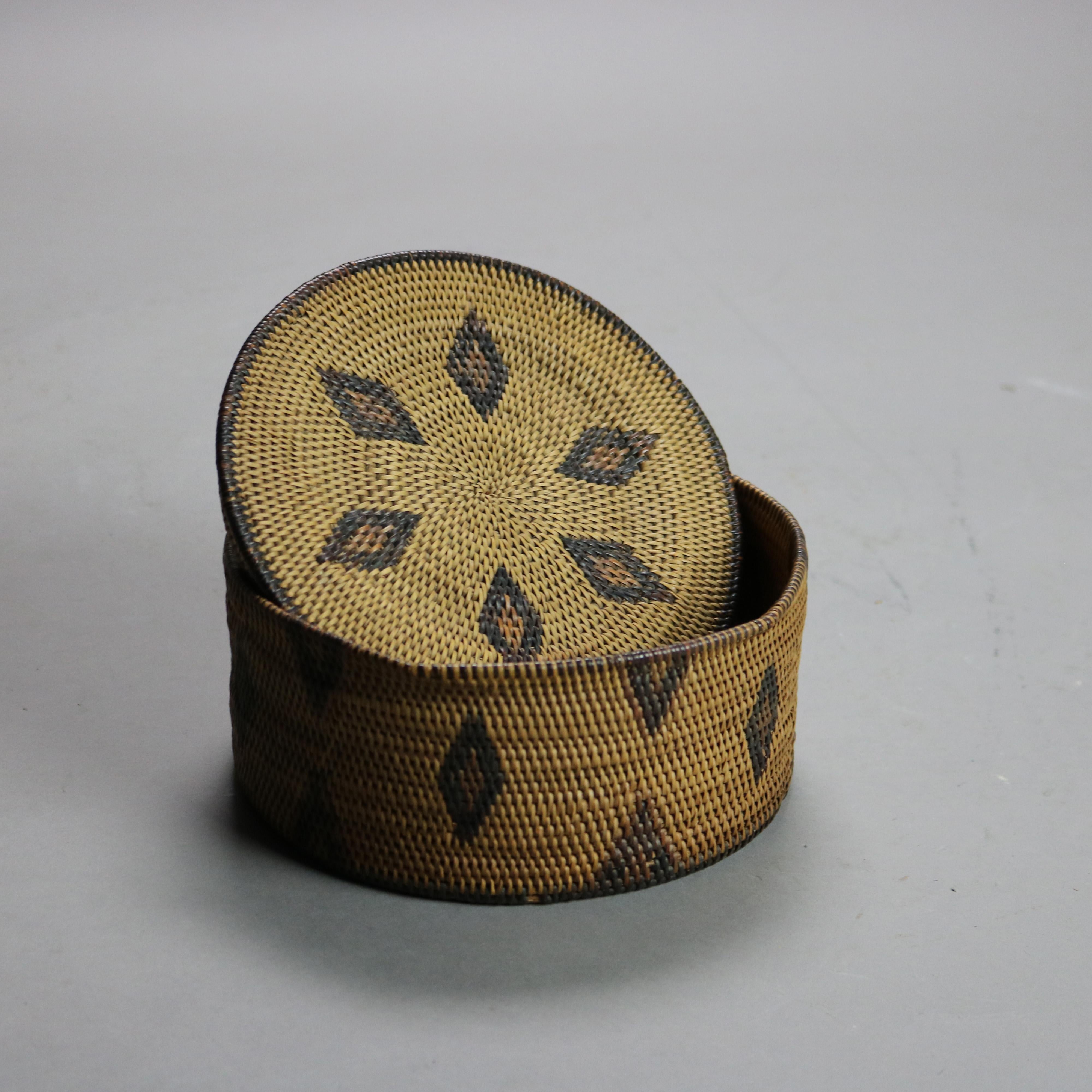 Antique Southwest Native American Indian Navajo Lidded Reed Basket C1920 In Good Condition In Big Flats, NY