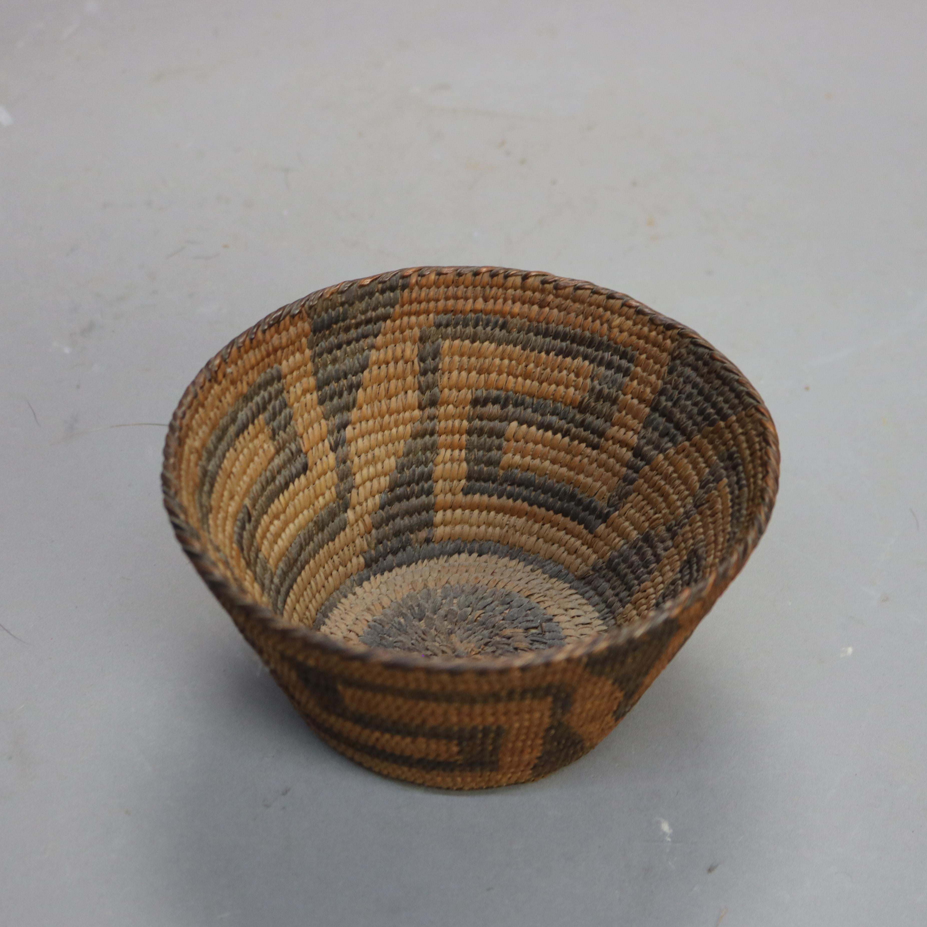 Antique Southwest Native American Indian Navajo Woven Reed Basket C1900

Measures- 3.25